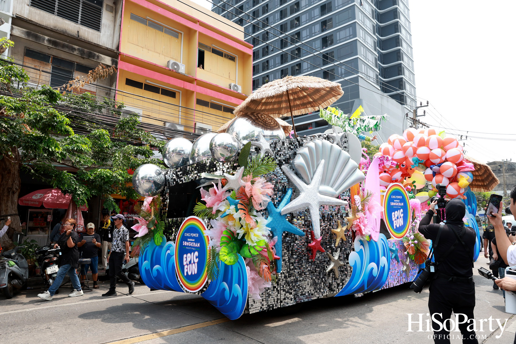 คิง เพาเวอร์ เปิดฉากยิ่งใหญ่ ‘อภิมหาสงกรานต์รางน้ำ มโหฬาร มหาสนุก’ ชวนทุกคน ‘สาด เต้น เล่น กิน ช้อป สนุกสุดขีดให้โลกจำ’ วันนี้ – 15 เม.ย. 68