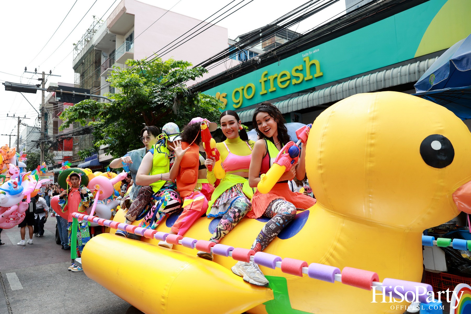 คิง เพาเวอร์ เปิดฉากยิ่งใหญ่ ‘อภิมหาสงกรานต์รางน้ำ มโหฬาร มหาสนุก’ ชวนทุกคน ‘สาด เต้น เล่น กิน ช้อป สนุกสุดขีดให้โลกจำ’ วันนี้ – 15 เม.ย. 68