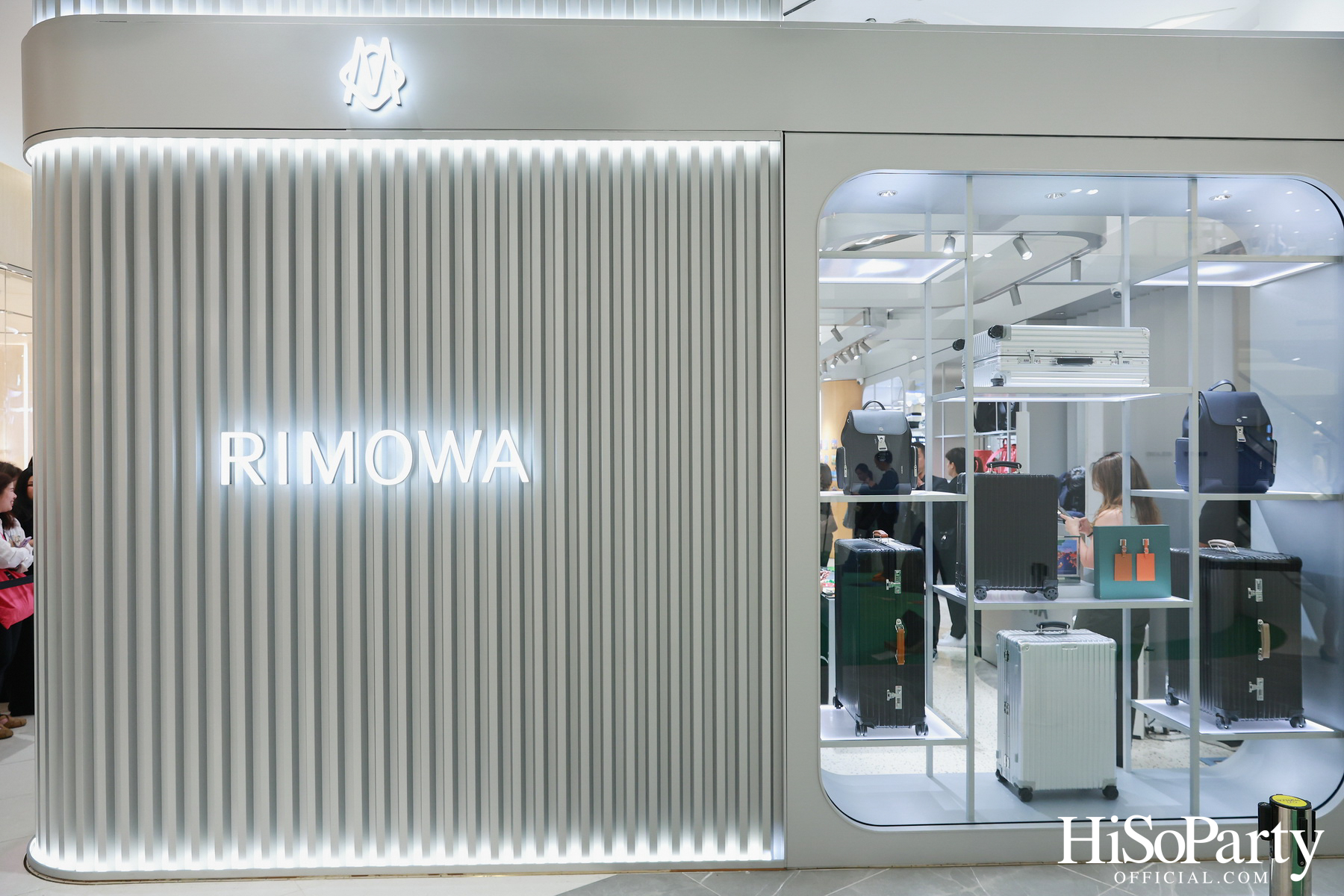 RIMOWA เปิดตัวเฉดสีใหม่ GRANADA & VERDE จากคอลเลกชัน Essential อย่างมีสไตล์ ณ สยามพารากอน