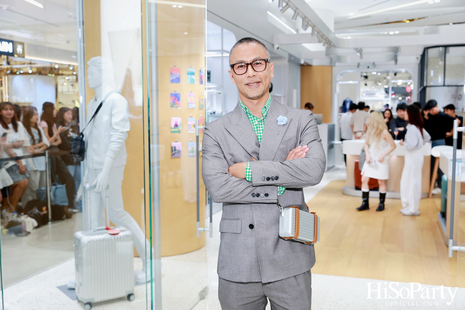 RIMOWA เปิดตัวเฉดสีใหม่ GRANADA & VERDE จากคอลเลกชัน Essential อย่างมีสไตล์ ณ สยามพารากอน