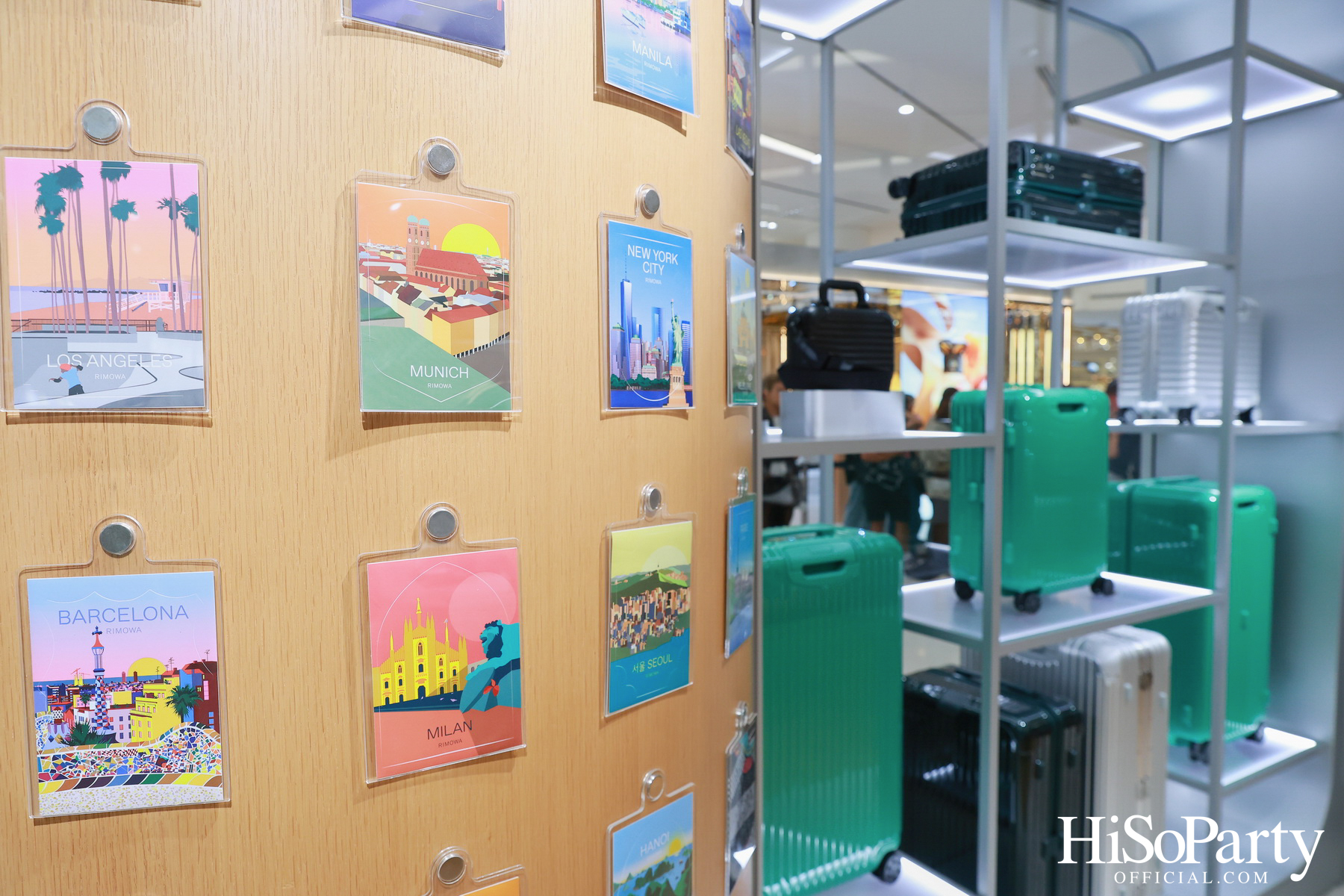 RIMOWA เปิดตัวเฉดสีใหม่ GRANADA & VERDE จากคอลเลกชัน Essential อย่างมีสไตล์ ณ สยามพารากอน