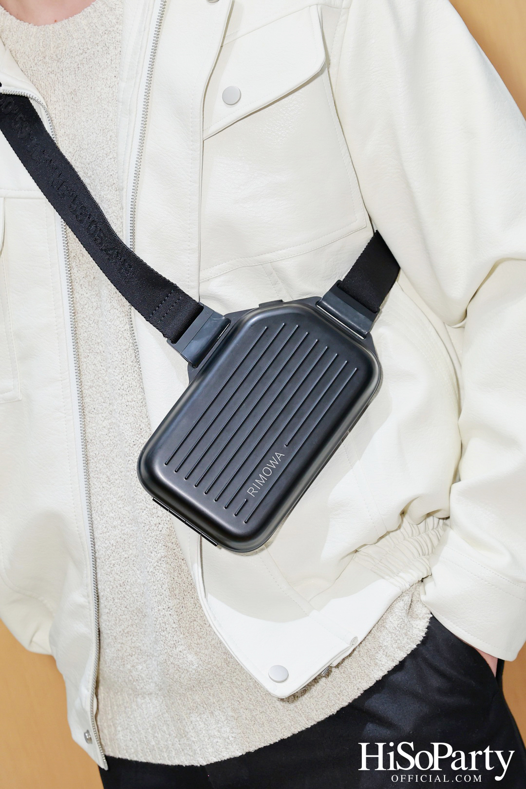 RIMOWA เปิดตัวเฉดสีใหม่ GRANADA & VERDE จากคอลเลกชัน Essential อย่างมีสไตล์ ณ สยามพารากอน