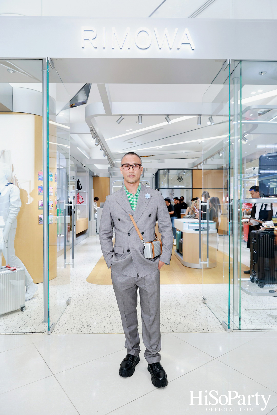 RIMOWA เปิดตัวเฉดสีใหม่ GRANADA & VERDE จากคอลเลกชัน Essential อย่างมีสไตล์ ณ สยามพารากอน