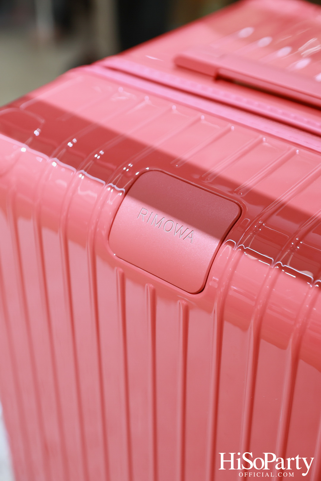 RIMOWA เปิดตัวเฉดสีใหม่ GRANADA & VERDE จากคอลเลกชัน Essential อย่างมีสไตล์ ณ สยามพารากอน