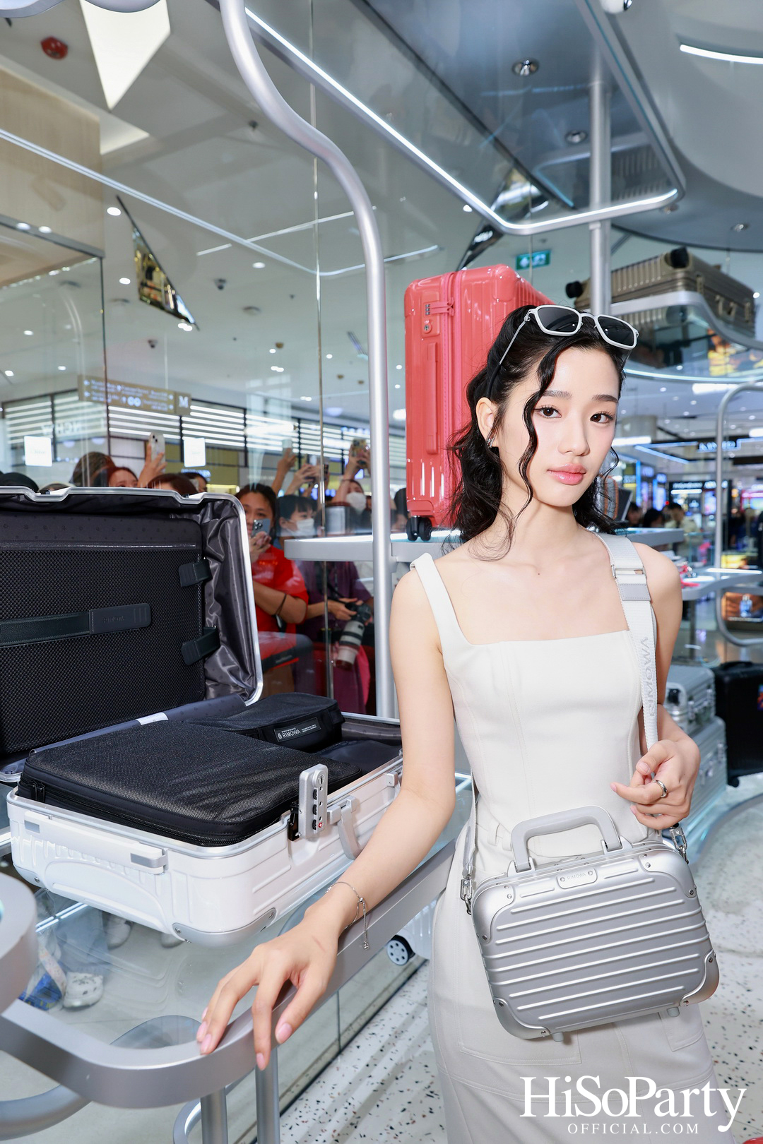 RIMOWA เปิดตัวเฉดสีใหม่ GRANADA & VERDE จากคอลเลกชัน Essential อย่างมีสไตล์ ณ สยามพารากอน