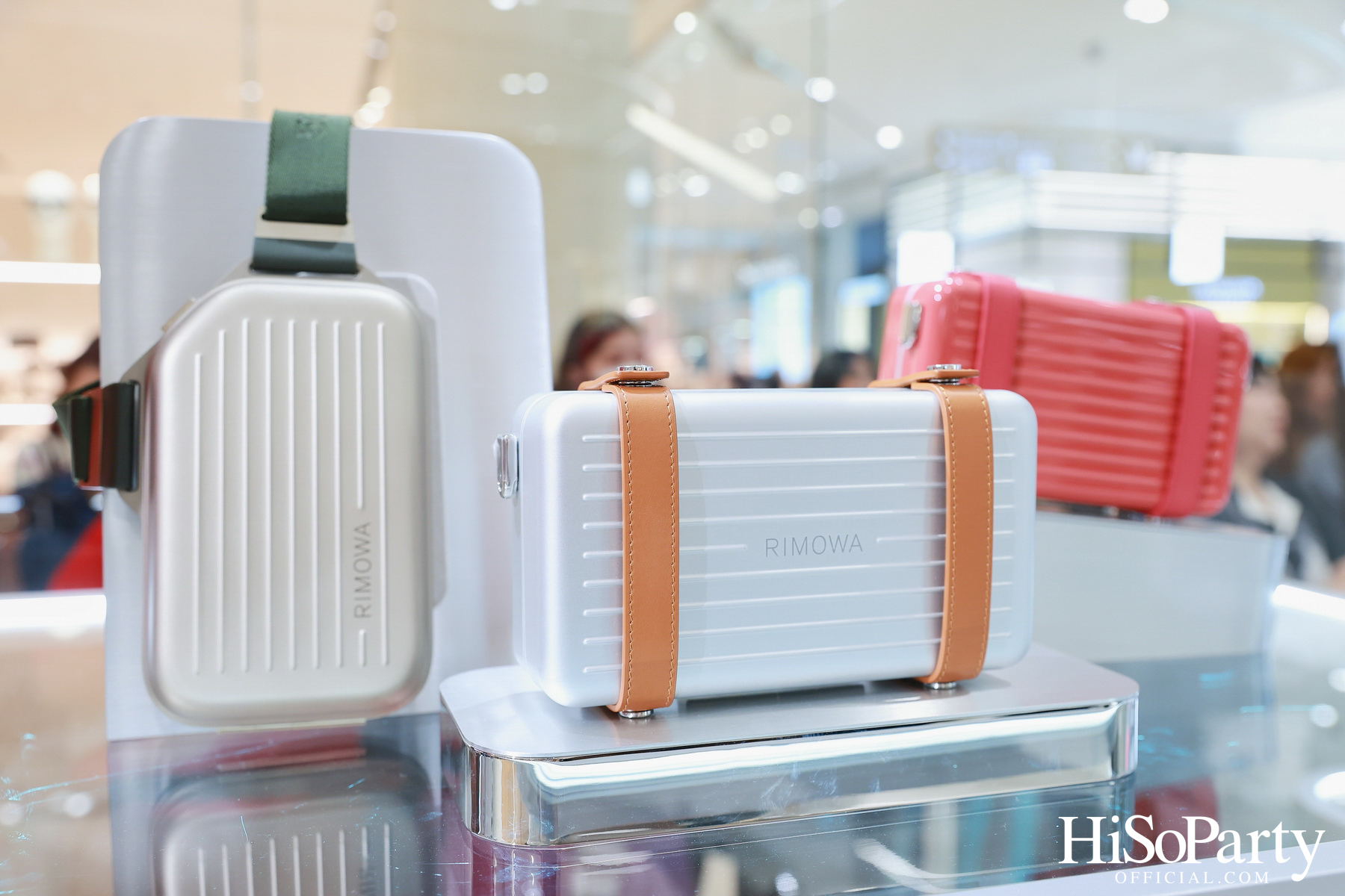 RIMOWA เปิดตัวเฉดสีใหม่ GRANADA & VERDE จากคอลเลกชัน Essential อย่างมีสไตล์ ณ สยามพารากอน