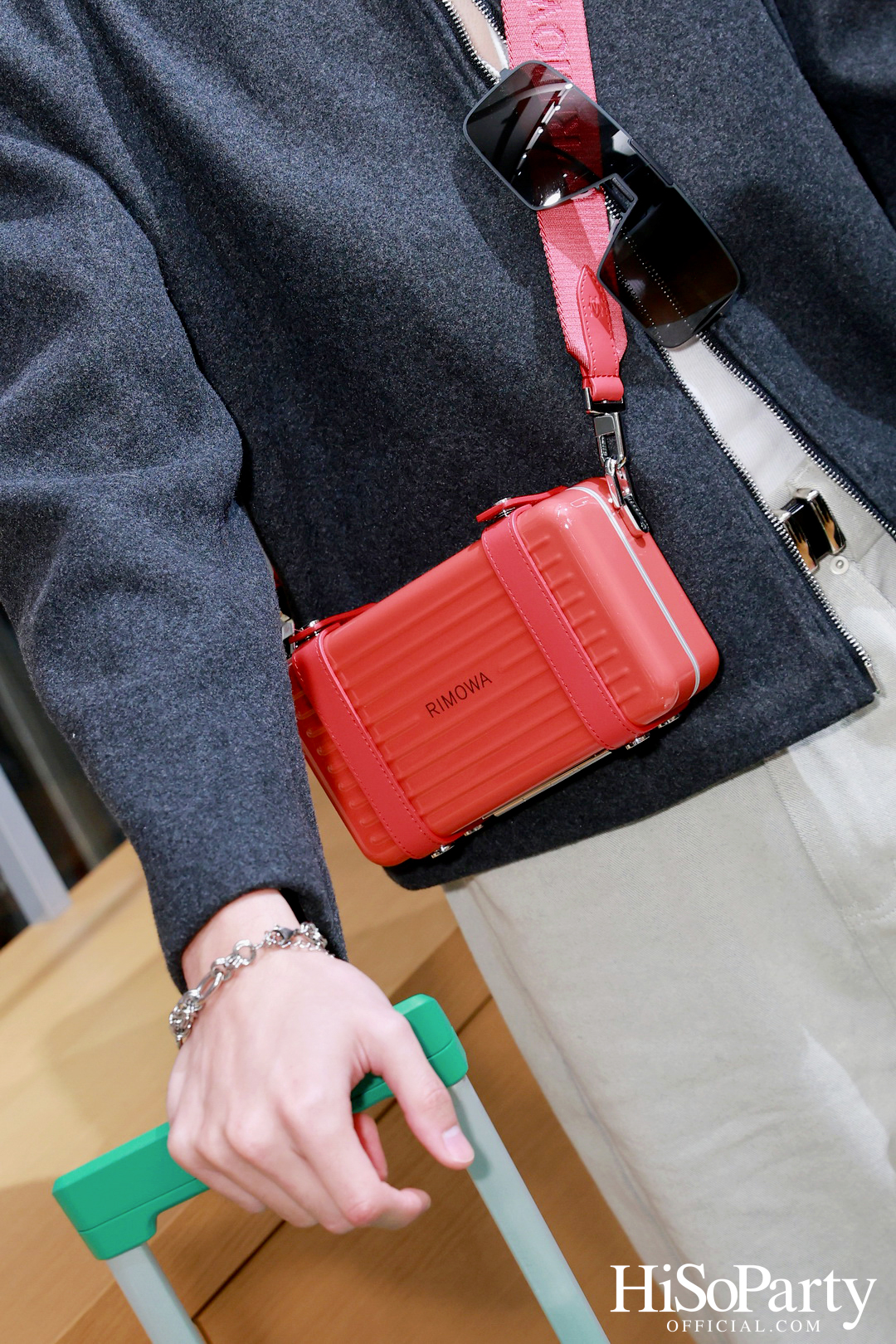 RIMOWA เปิดตัวเฉดสีใหม่ GRANADA & VERDE จากคอลเลกชัน Essential อย่างมีสไตล์ ณ สยามพารากอน