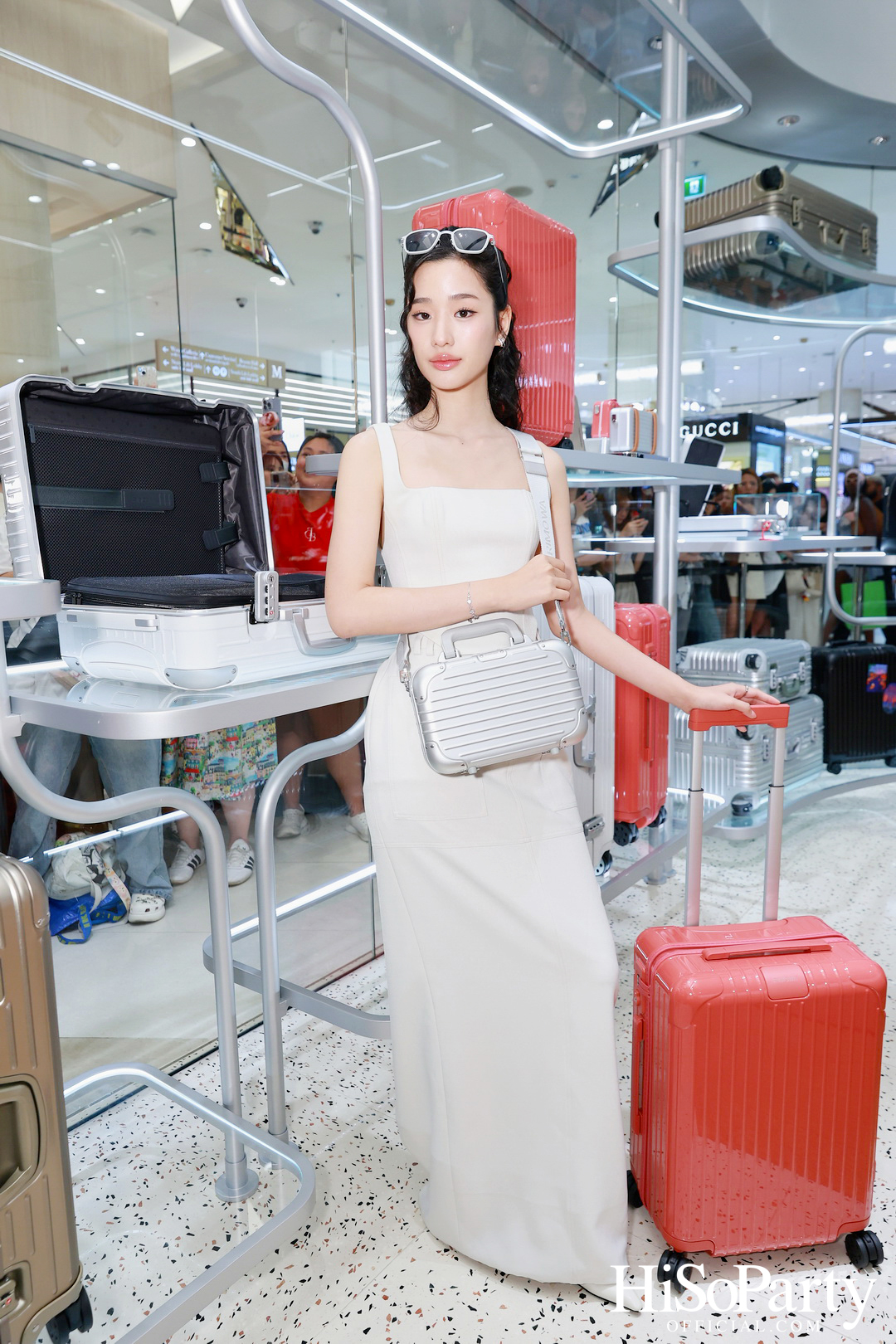 RIMOWA เปิดตัวเฉดสีใหม่ GRANADA & VERDE จากคอลเลกชัน Essential อย่างมีสไตล์ ณ สยามพารากอน