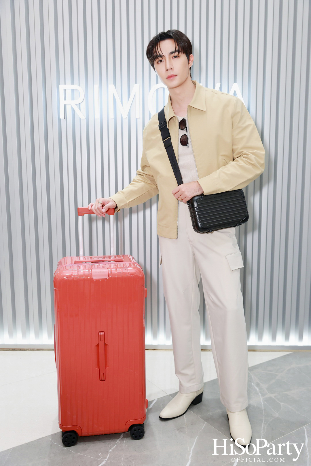 RIMOWA เปิดตัวเฉดสีใหม่ GRANADA & VERDE จากคอลเลกชัน Essential อย่างมีสไตล์ ณ สยามพารากอน