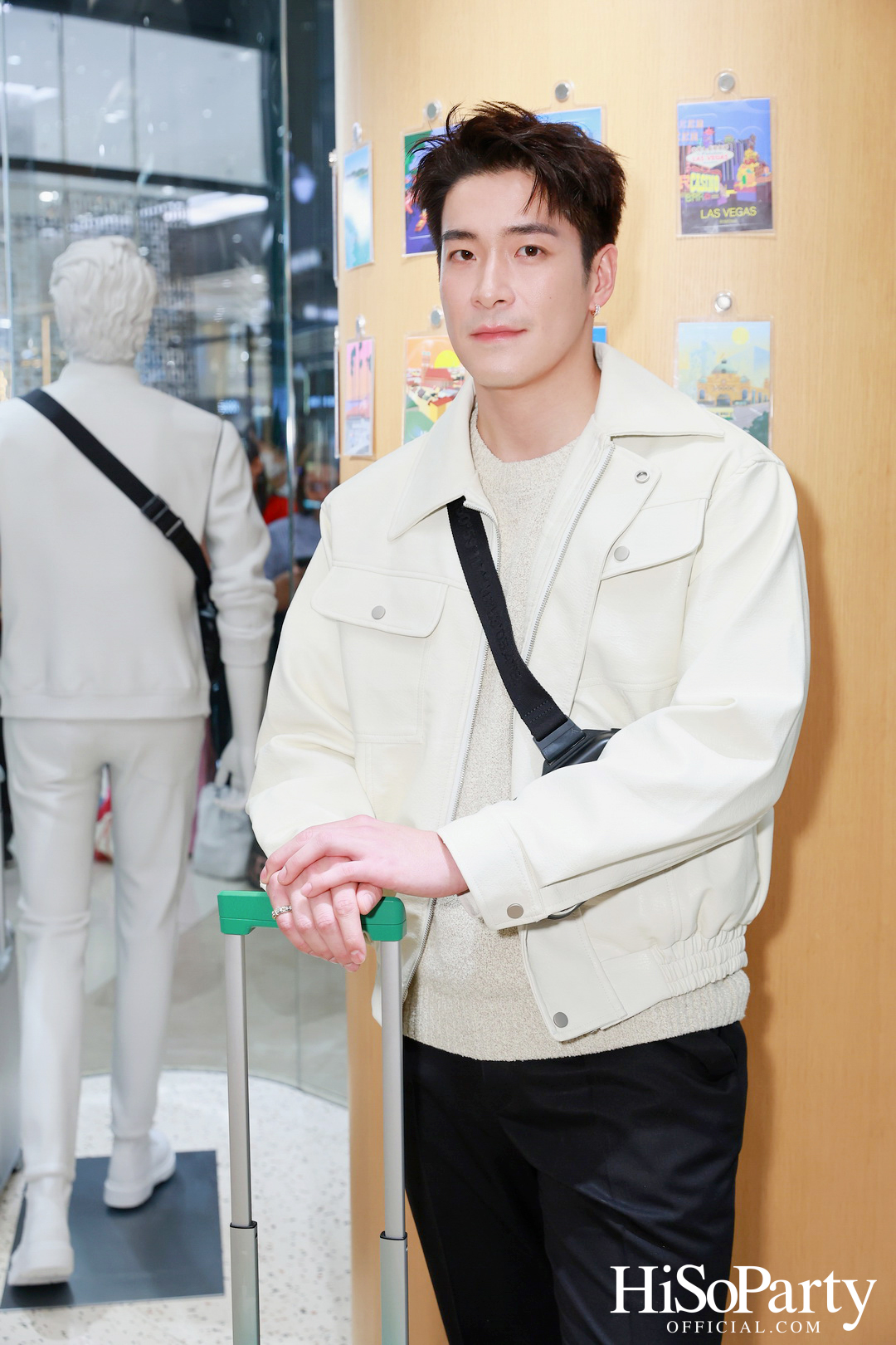 RIMOWA เปิดตัวเฉดสีใหม่ GRANADA & VERDE จากคอลเลกชัน Essential อย่างมีสไตล์ ณ สยามพารากอน