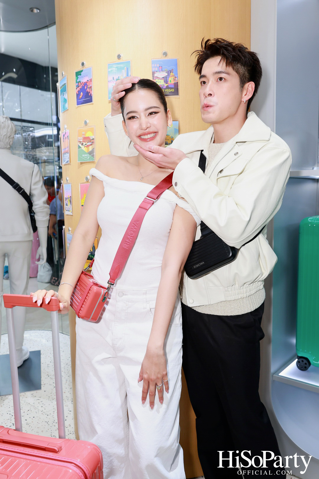 RIMOWA เปิดตัวเฉดสีใหม่ GRANADA & VERDE จากคอลเลกชัน Essential อย่างมีสไตล์ ณ สยามพารากอน