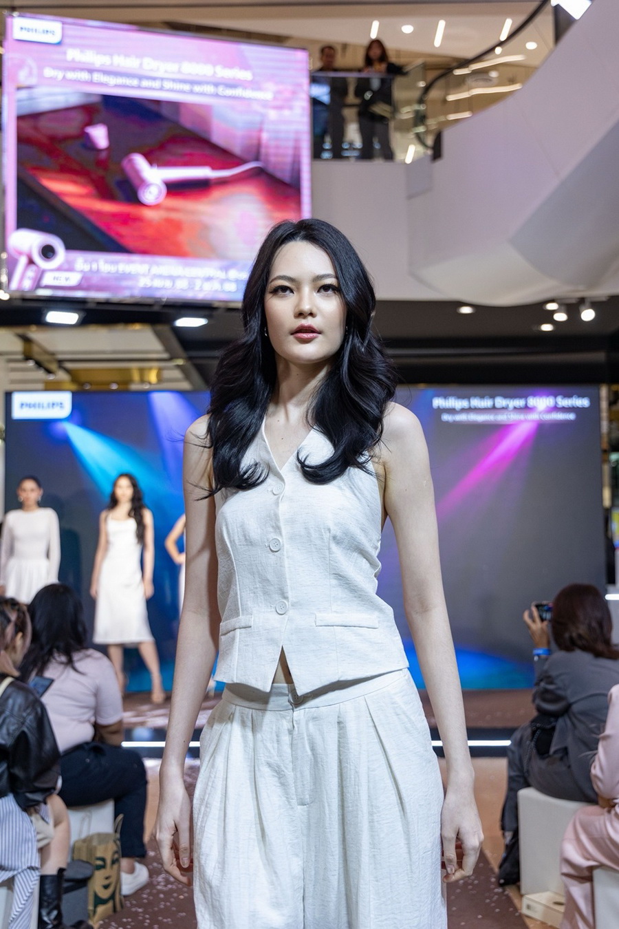 Philips เปิดตัว Philips Hair Dryer S8000 Series เป่าผมแห้งไวที่สุดใน 3 นาที พร้อมมอบประสบการณ์ถนอมเส้นผมสุดล้ำ