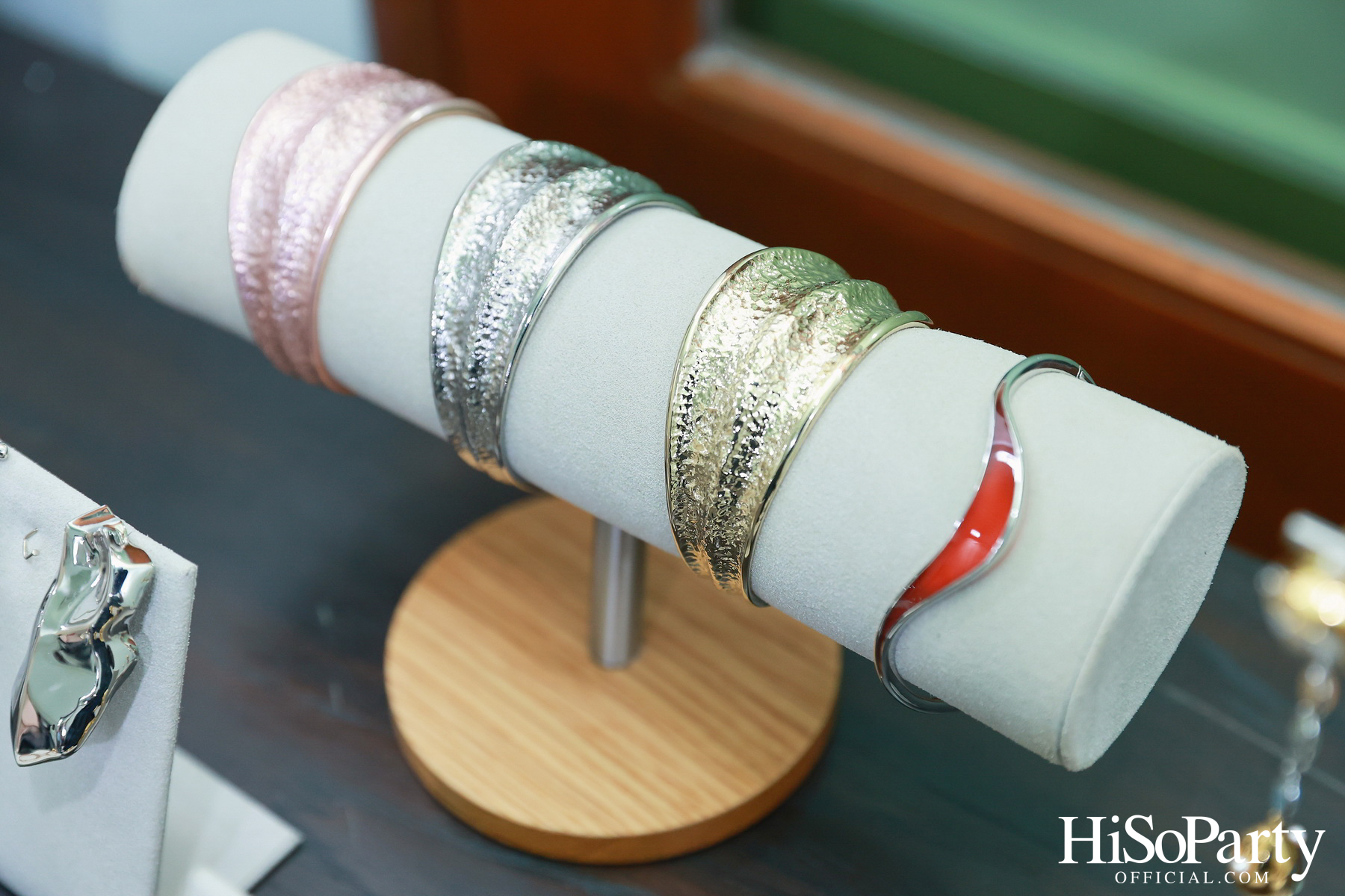 HiSoParty จัด Exclusive Event เชิญแขกคนพิเศษร่วมชมคอลเลกชันใหม่จากแบรนด์ SIRIVANNAVARI ณ บ้านเลขที่ 1