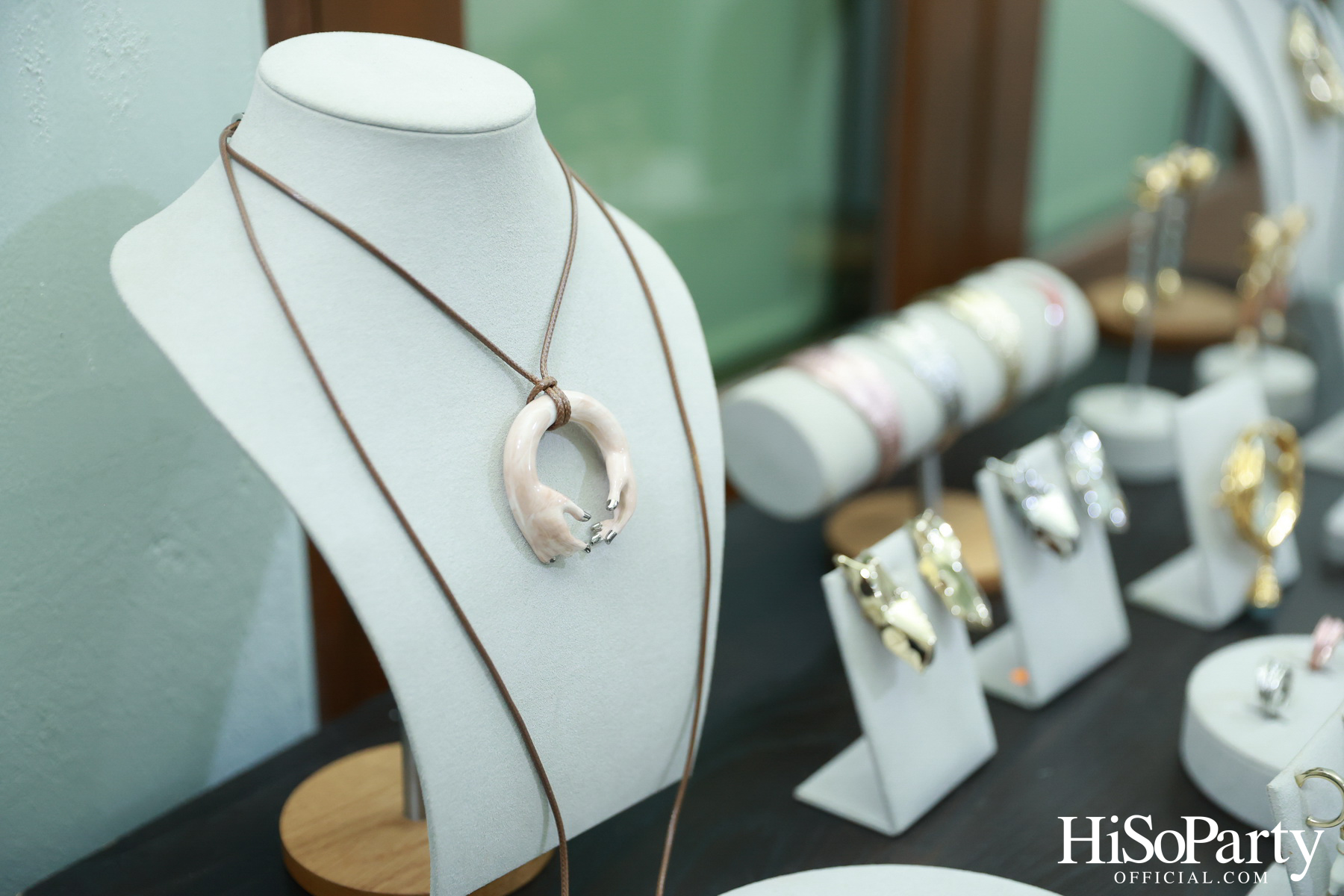 HiSoParty จัด Exclusive Event เชิญแขกคนพิเศษร่วมชมคอลเลกชันใหม่จากแบรนด์ SIRIVANNAVARI ณ บ้านเลขที่ 1