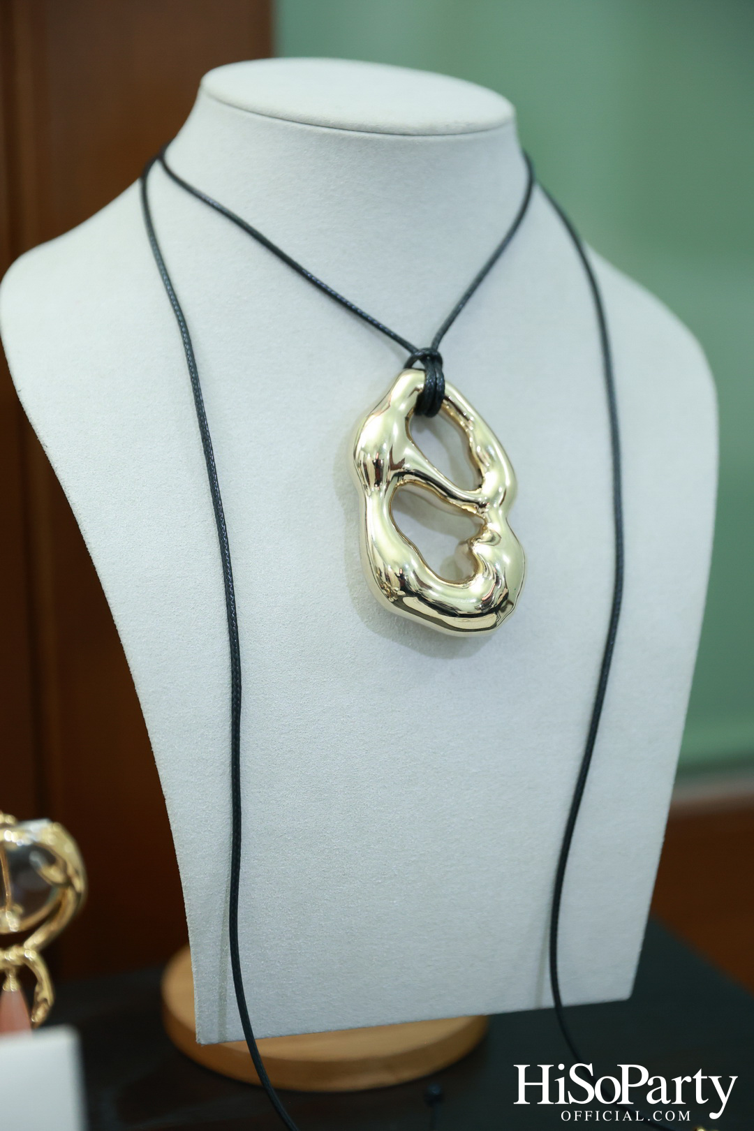 HiSoParty จัด Exclusive Event เชิญแขกคนพิเศษร่วมชมคอลเลกชันใหม่จากแบรนด์ SIRIVANNAVARI ณ บ้านเลขที่ 1