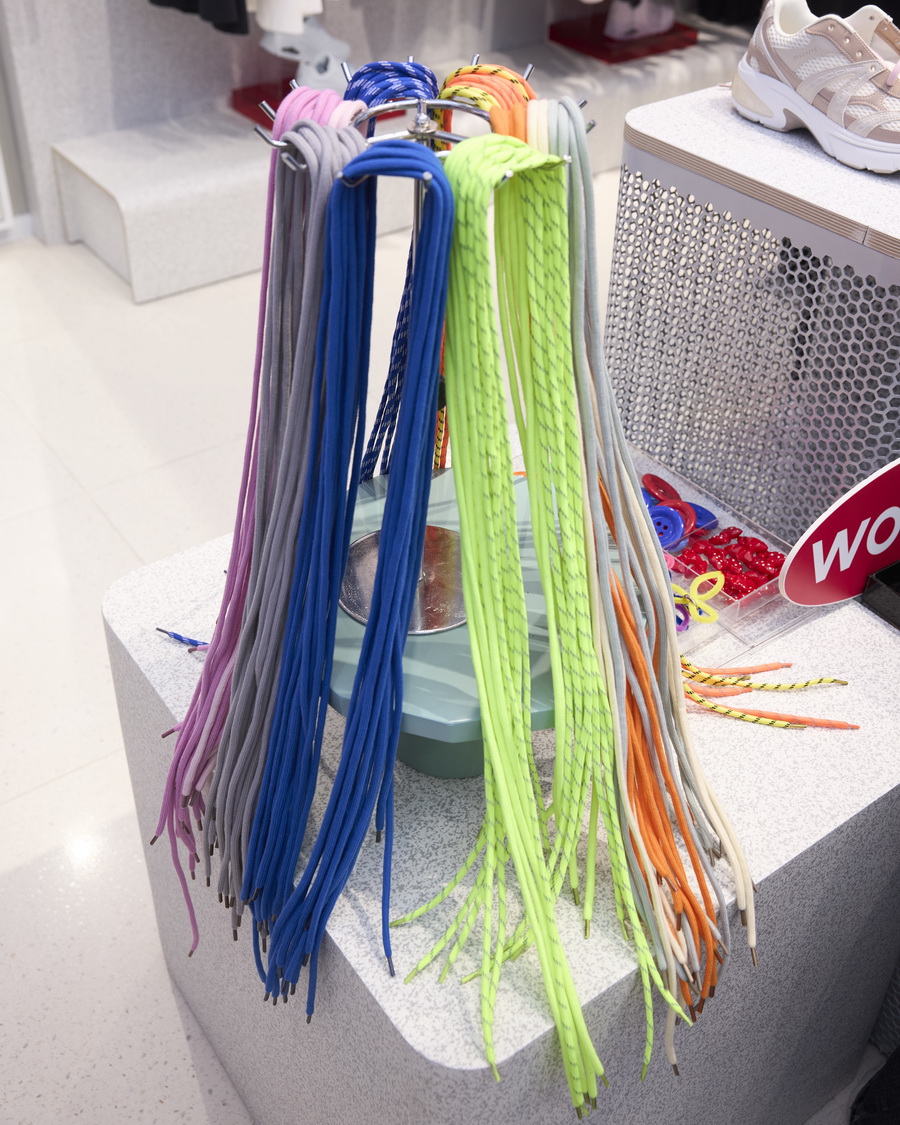 SKECHERS เปิดสโตร์ใหม่สุดล้ำที่ MegaBangna พร้อมเผยโฉมคอลเลกชัน Skechers Street™ Shadow สไตล์สตรีทแฟชั่นยุค Y2K