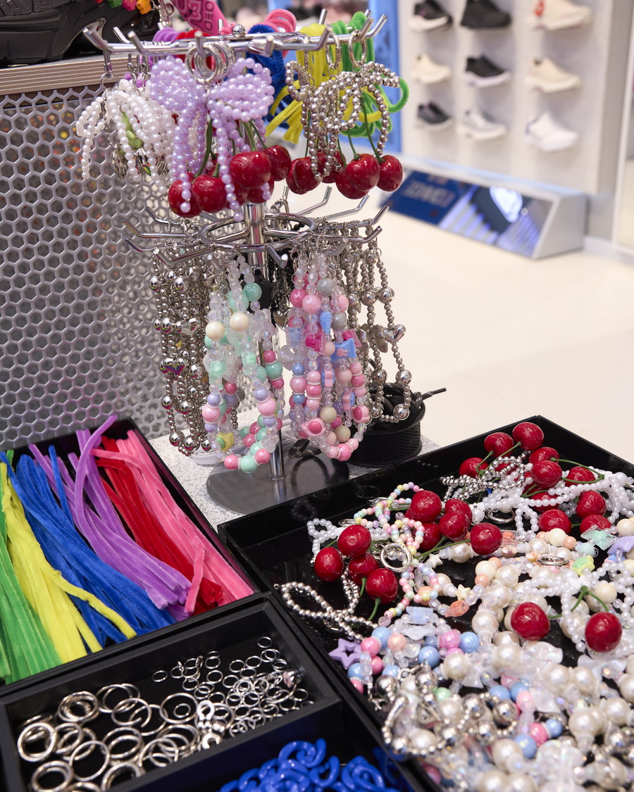 SKECHERS เปิดสโตร์ใหม่สุดล้ำที่ MegaBangna พร้อมเผยโฉมคอลเลกชัน Skechers Street™ Shadow สไตล์สตรีทแฟชั่นยุค Y2K