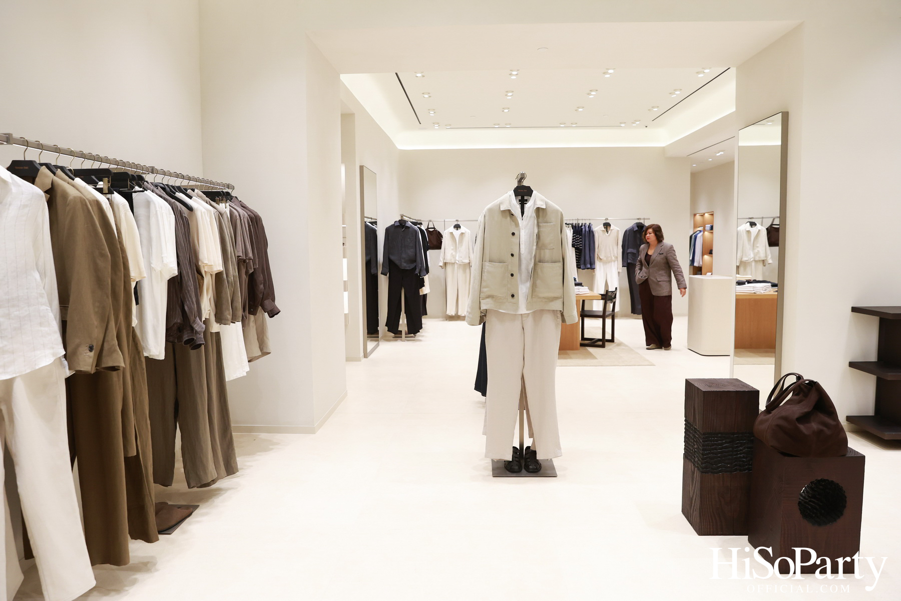 Massimo Dutti เปิดแฟลกชิพสโตร์โฉมใหม่ ณ สยามพารากอน พร้อมจัดแสดงงานศิลปะจากโครงการ Art in Progress