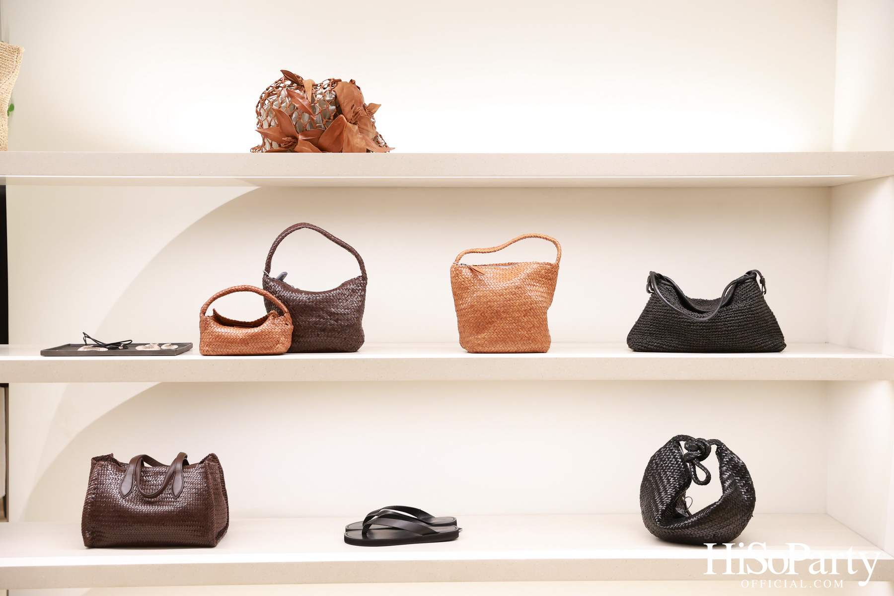 Massimo Dutti เปิดแฟลกชิพสโตร์โฉมใหม่ ณ สยามพารากอน พร้อมจัดแสดงงานศิลปะจากโครงการ Art in Progress