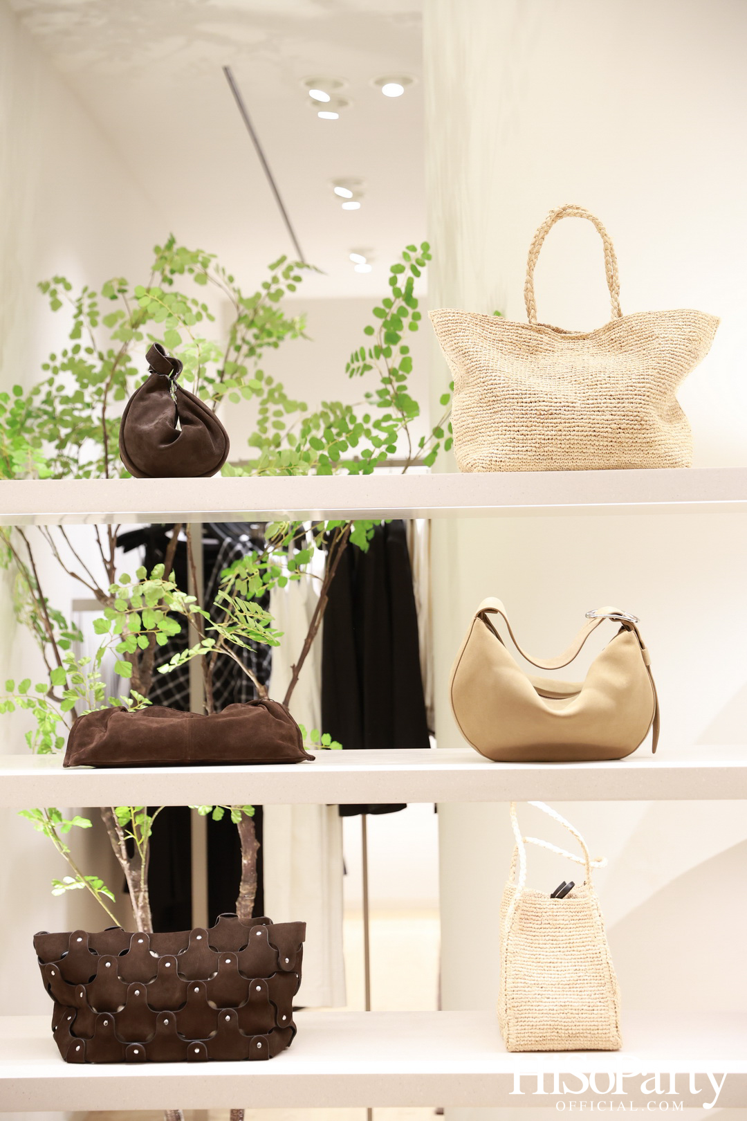 Massimo Dutti เปิดแฟลกชิพสโตร์โฉมใหม่ ณ สยามพารากอน พร้อมจัดแสดงงานศิลปะจากโครงการ Art in Progress