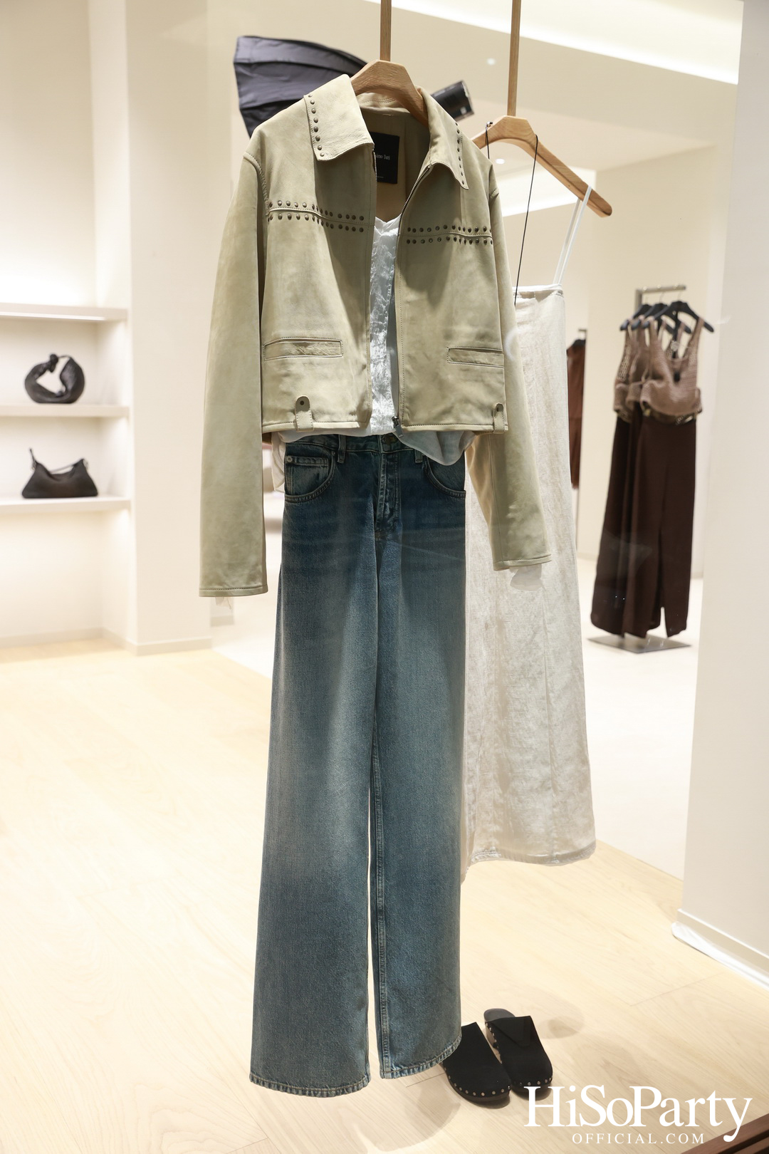 Massimo Dutti เปิดแฟลกชิพสโตร์โฉมใหม่ ณ สยามพารากอน พร้อมจัดแสดงงานศิลปะจากโครงการ Art in Progress