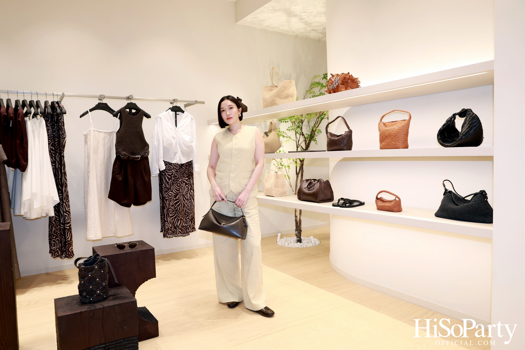 Massimo Dutti เปิดแฟลกชิพสโตร์โฉมใหม่ ณ สยามพารากอน พร้อมจัดแสดงงานศิลปะจากโครงการ Art in Progress