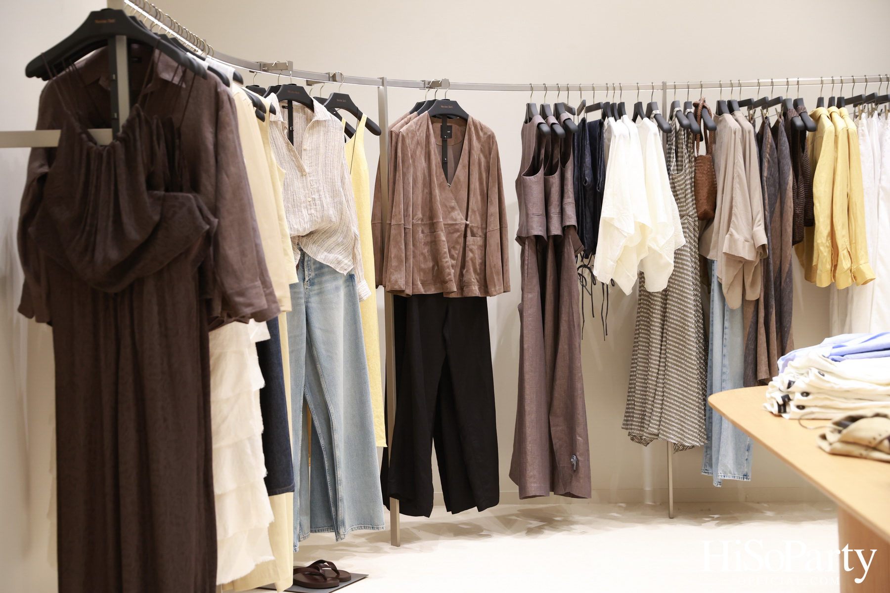 Massimo Dutti เปิดแฟลกชิพสโตร์โฉมใหม่ ณ สยามพารากอน พร้อมจัดแสดงงานศิลปะจากโครงการ Art in Progress