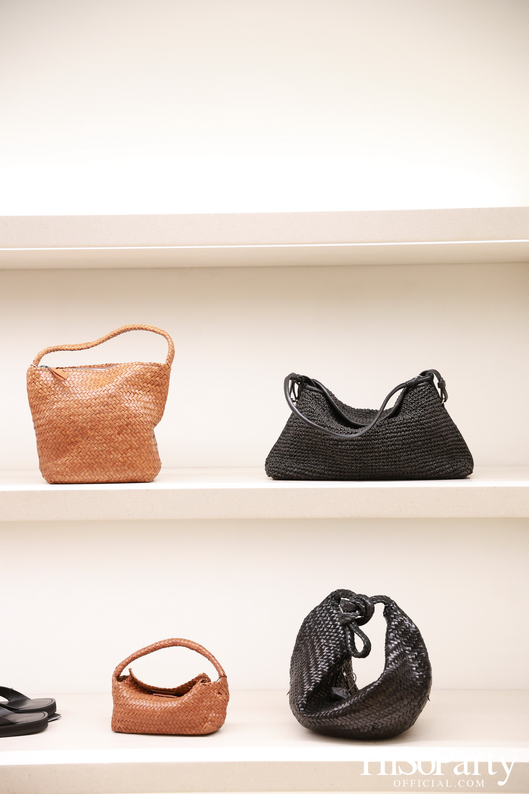 Massimo Dutti เปิดแฟลกชิพสโตร์โฉมใหม่ ณ สยามพารากอน พร้อมจัดแสดงงานศิลปะจากโครงการ Art in Progress