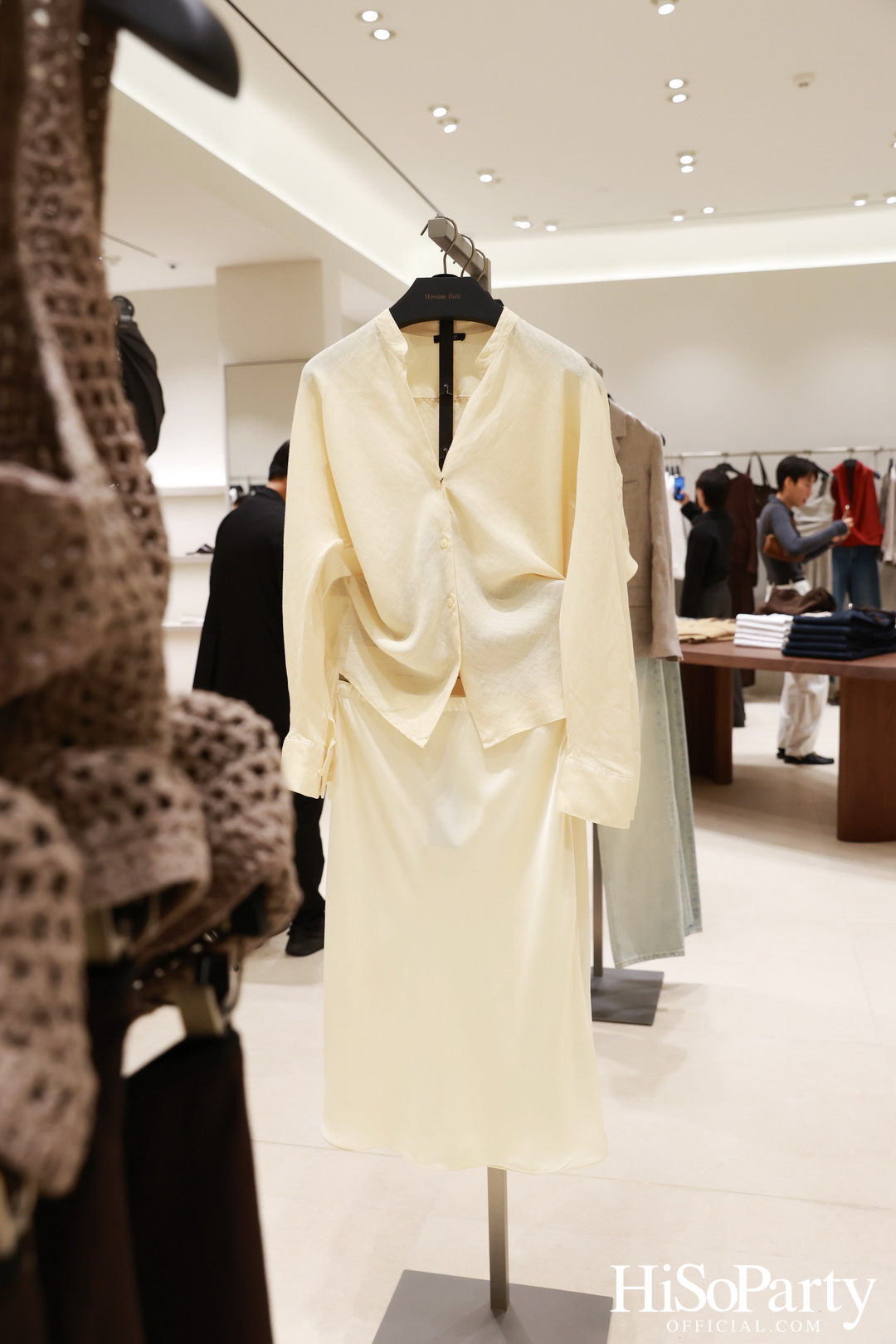 Massimo Dutti เปิดแฟลกชิพสโตร์โฉมใหม่ ณ สยามพารากอน พร้อมจัดแสดงงานศิลปะจากโครงการ Art in Progress