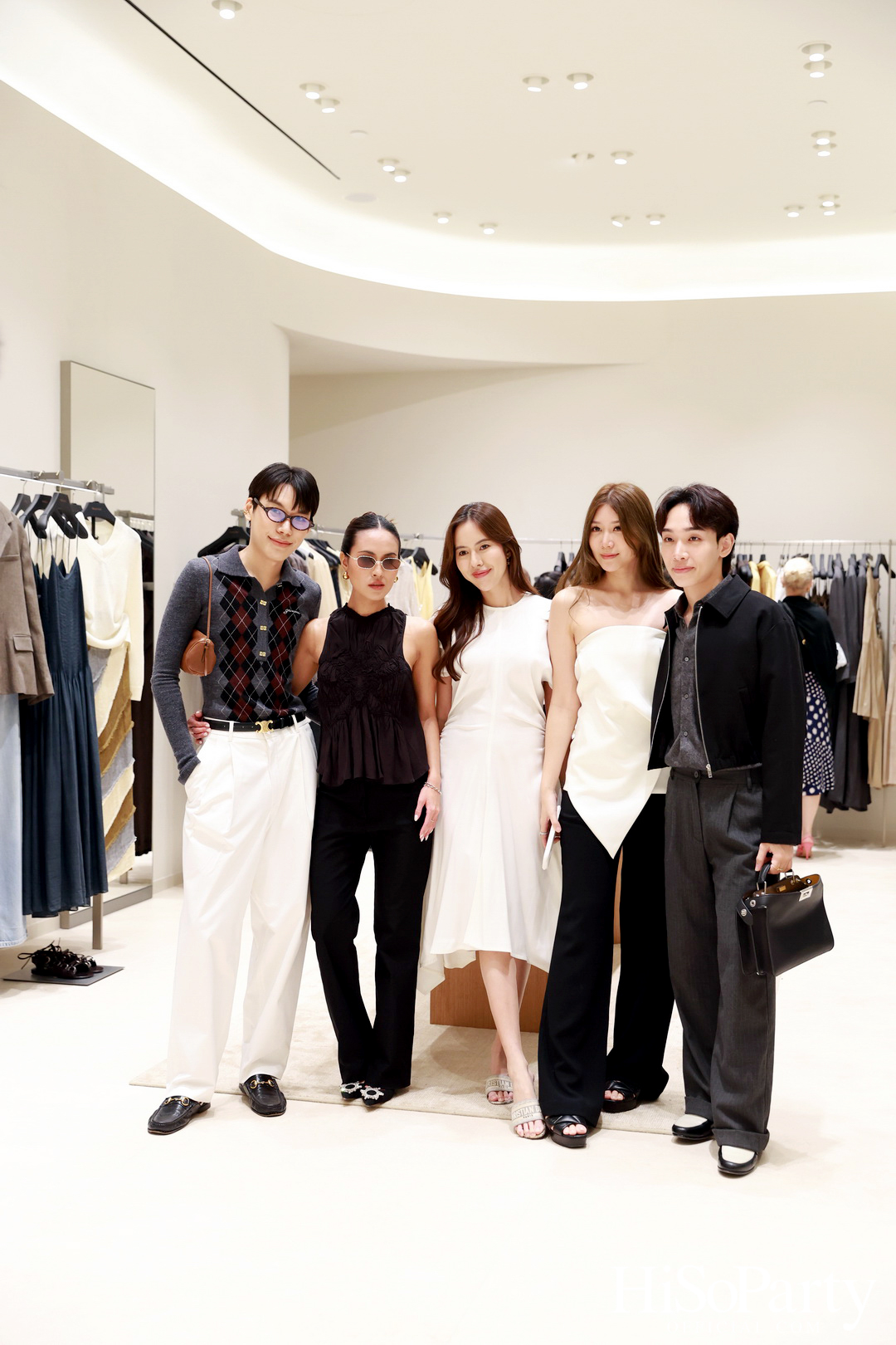 Massimo Dutti เปิดแฟลกชิพสโตร์โฉมใหม่ ณ สยามพารากอน พร้อมจัดแสดงงานศิลปะจากโครงการ Art in Progress