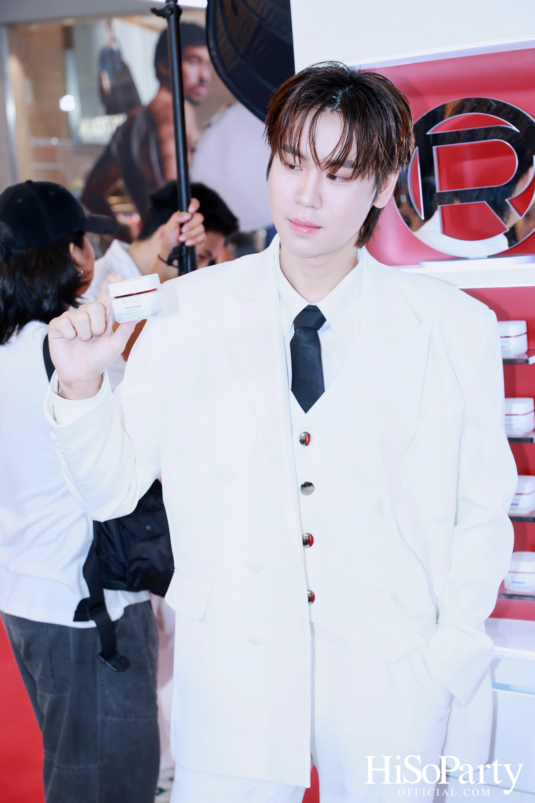 L’Oréal Paris ชวนคนดังพิสูจน์นวัตกรรมระดับคลินิก พร้อมเปิดตัว ‘มาดามแป้ง’ ในฐานะ New Face of L’Oréal Paris Revitalift อย่างเป็นทางการ