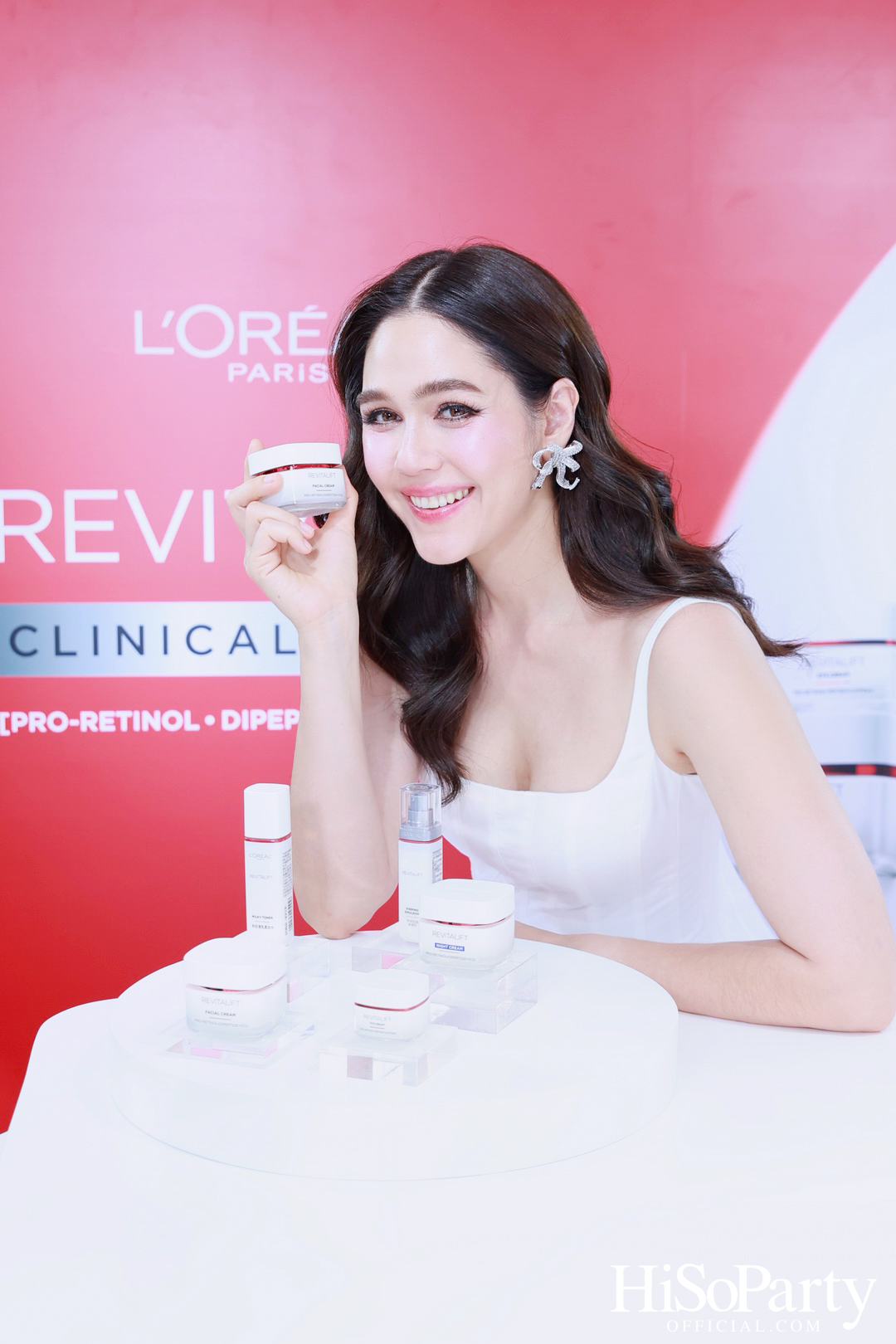 L’Oréal Paris ชวนคนดังพิสูจน์นวัตกรรมระดับคลินิก พร้อมเปิดตัว ‘มาดามแป้ง’ ในฐานะ New Face of L’Oréal Paris Revitalift อย่างเป็นทางการ