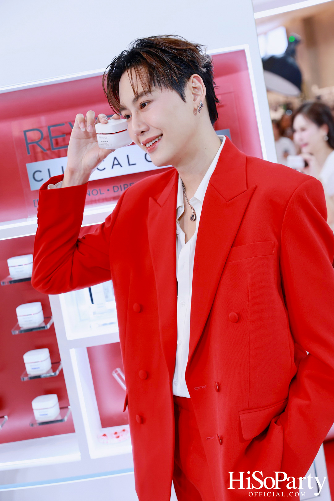 L’Oréal Paris ชวนคนดังพิสูจน์นวัตกรรมระดับคลินิก พร้อมเปิดตัว ‘มาดามแป้ง’ ในฐานะ New Face of L’Oréal Paris Revitalift อย่างเป็นทางการ