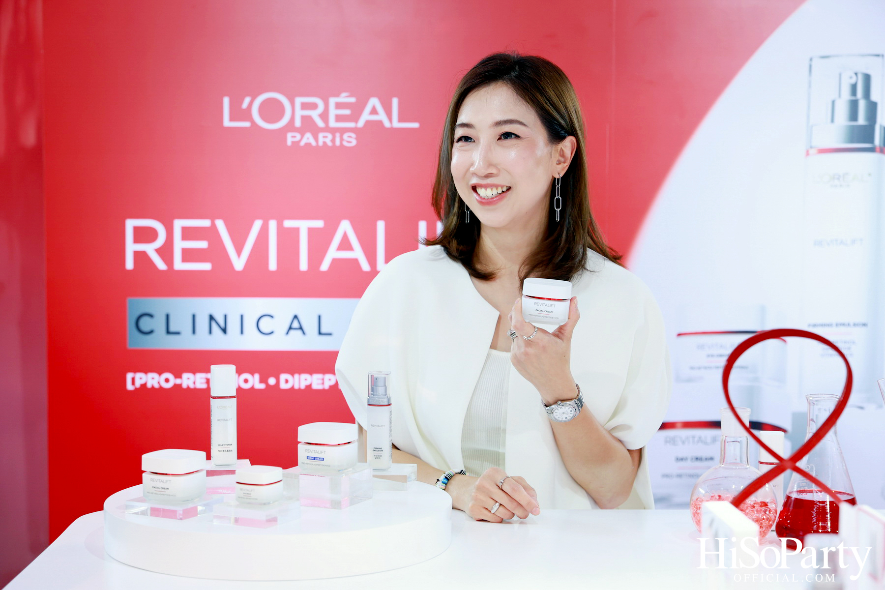L’Oréal Paris ชวนคนดังพิสูจน์นวัตกรรมระดับคลินิก พร้อมเปิดตัว ‘มาดามแป้ง’ ในฐานะ New Face of L’Oréal Paris Revitalift อย่างเป็นทางการ