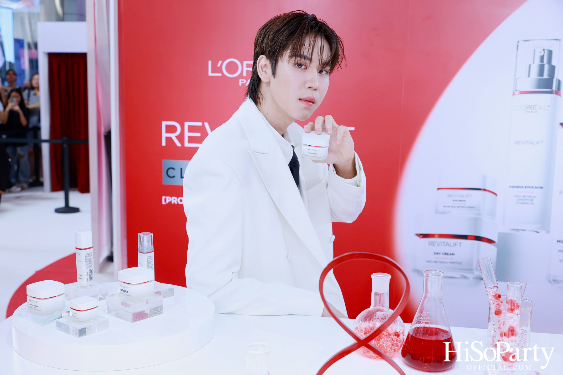 L’Oréal Paris ชวนคนดังพิสูจน์นวัตกรรมระดับคลินิก พร้อมเปิดตัว ‘มาดามแป้ง’ ในฐานะ New Face of L’Oréal Paris Revitalift อย่างเป็นทางการ