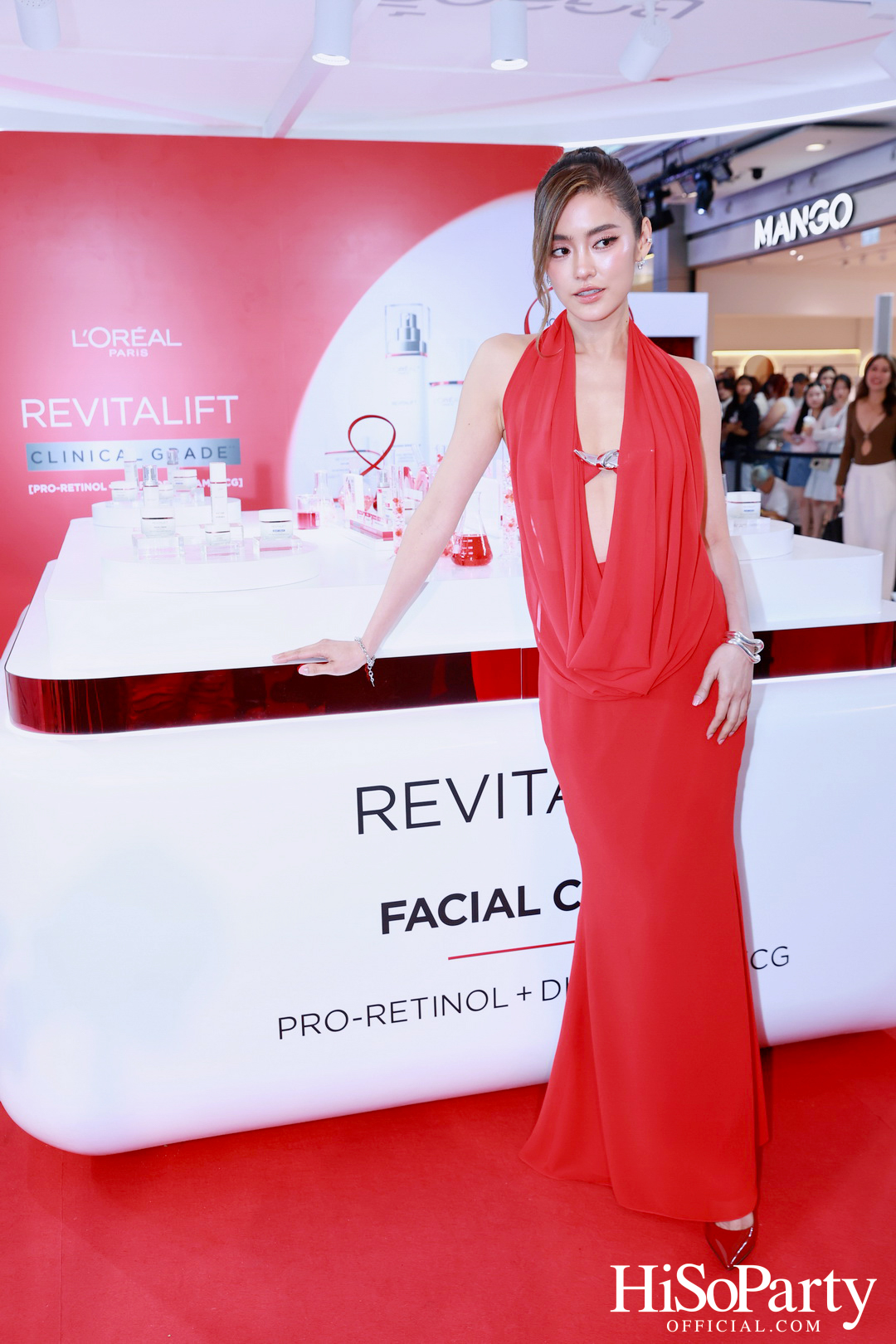 L’Oréal Paris ชวนคนดังพิสูจน์นวัตกรรมระดับคลินิก พร้อมเปิดตัว ‘มาดามแป้ง’ ในฐานะ New Face of L’Oréal Paris Revitalift อย่างเป็นทางการ