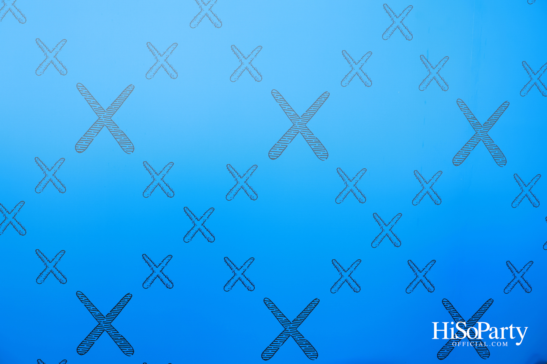 ‘KAWS:HOLIDAY THAILAND’ แลนด์มาร์กศิลปะกลางสนามหลวง ครั้งแรกในไทย พร้อมเปิดให้ชมฟรี!