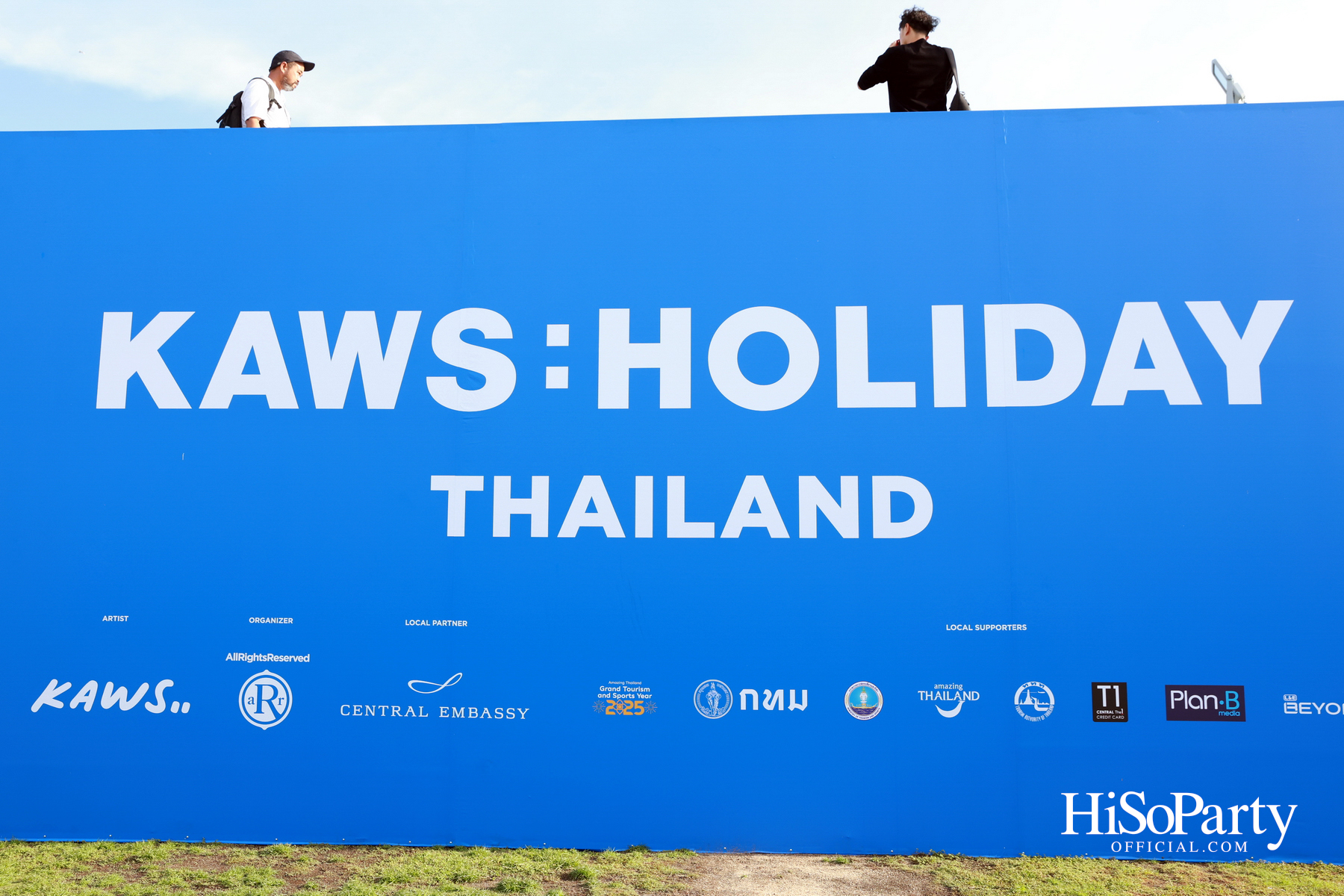 ‘KAWS:HOLIDAY THAILAND’ แลนด์มาร์กศิลปะกลางสนามหลวง ครั้งแรกในไทย พร้อมเปิดให้ชมฟรี!