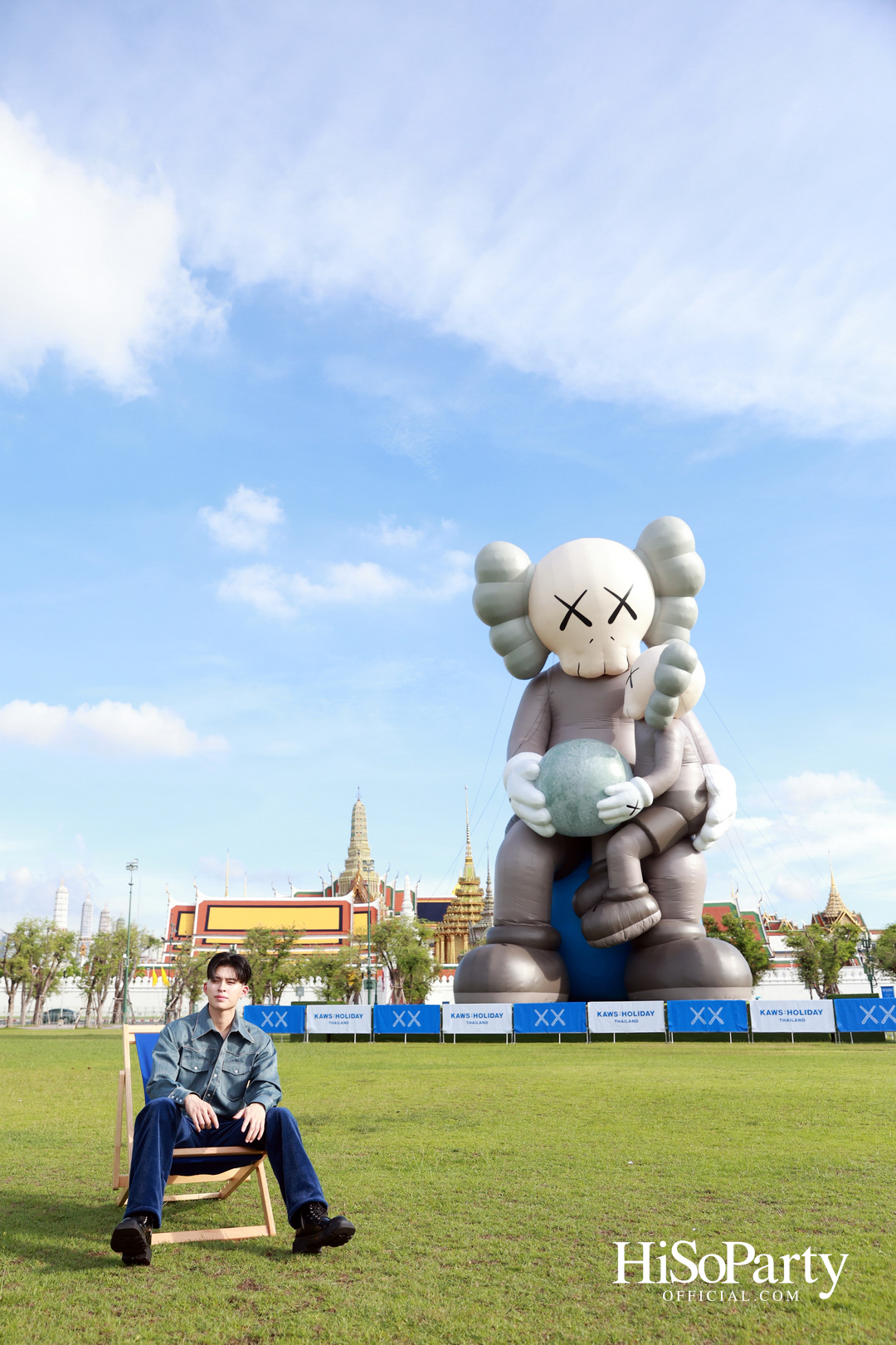 ‘KAWS:HOLIDAY THAILAND’ แลนด์มาร์กศิลปะกลางสนามหลวง ครั้งแรกในไทย พร้อมเปิดให้ชมฟรี!