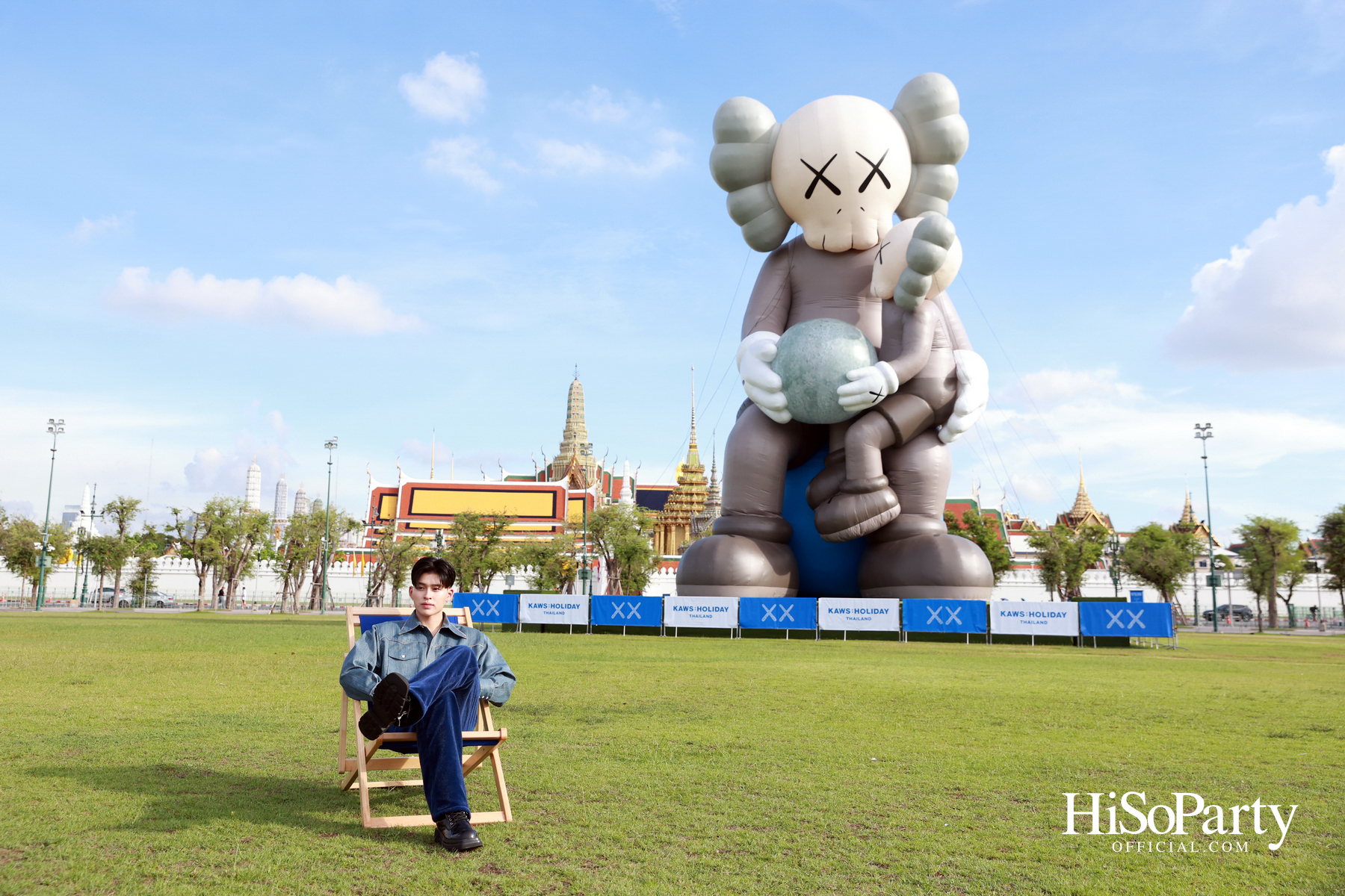 ‘KAWS:HOLIDAY THAILAND’ แลนด์มาร์กศิลปะกลางสนามหลวง ครั้งแรกในไทย พร้อมเปิดให้ชมฟรี!
