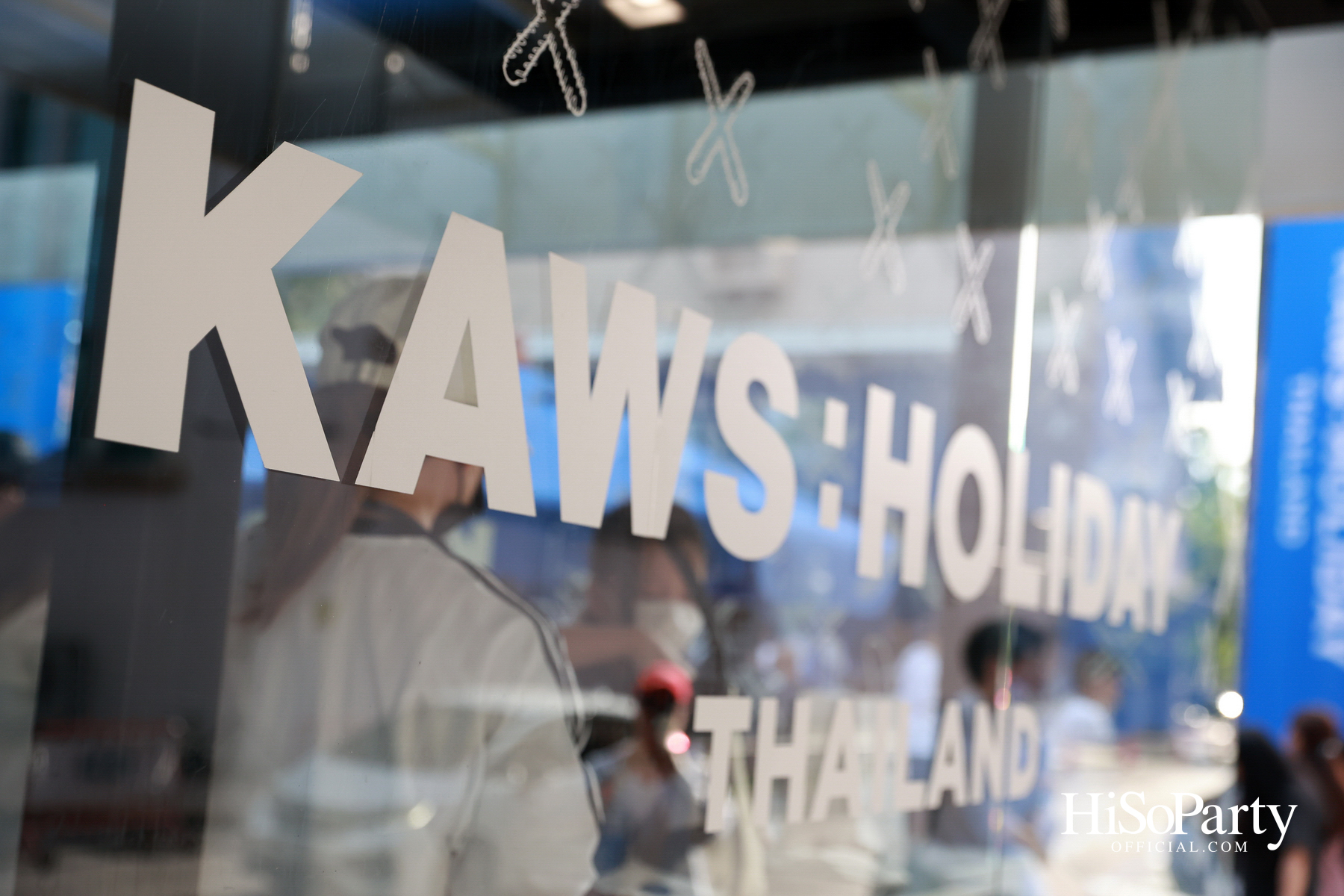 ‘KAWS:HOLIDAY THAILAND’ แลนด์มาร์กศิลปะกลางสนามหลวง ครั้งแรกในไทย พร้อมเปิดให้ชมฟรี!