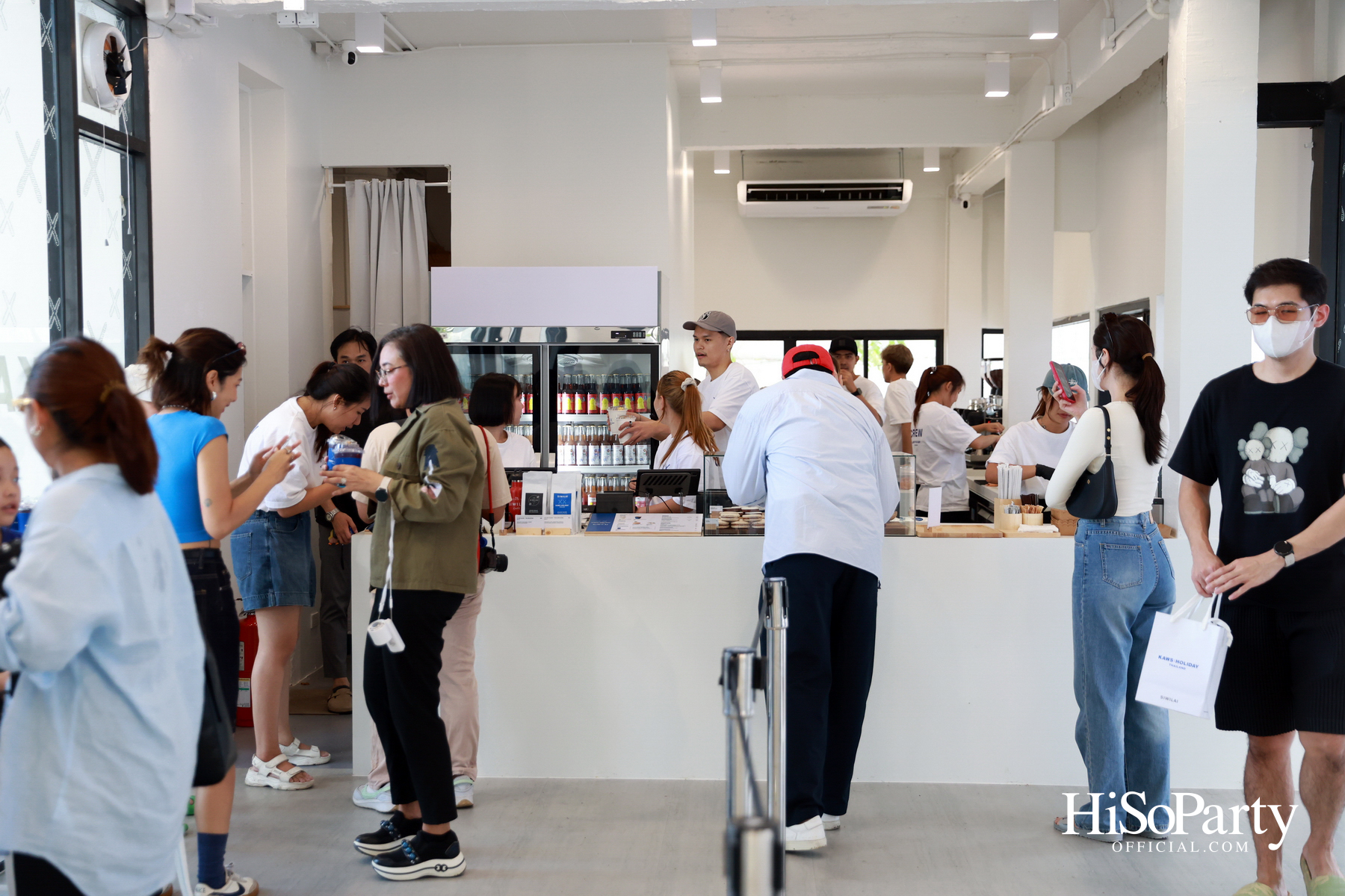 ‘KAWS:HOLIDAY THAILAND’ แลนด์มาร์กศิลปะกลางสนามหลวง ครั้งแรกในไทย พร้อมเปิดให้ชมฟรี!