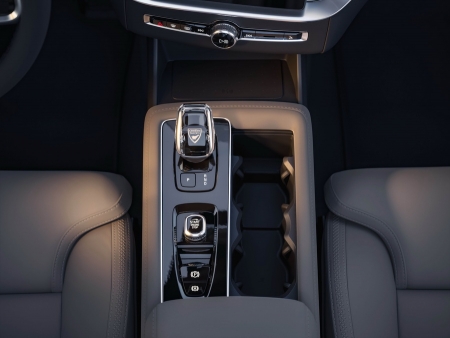 Volvo XC90 ปลั๊กอินไฮบริดโฉมใหม่ SUV ระดับพรีเมียม ที่ตอบโจทย์ทั้งพลังงานและดีไซน์
