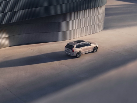 Volvo XC90 ปลั๊กอินไฮบริดโฉมใหม่ SUV ระดับพรีเมียม ที่ตอบโจทย์ทั้งพลังงานและดีไซน์