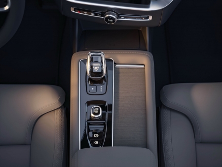 Volvo XC90 ปลั๊กอินไฮบริดโฉมใหม่ SUV ระดับพรีเมียม ที่ตอบโจทย์ทั้งพลังงานและดีไซน์