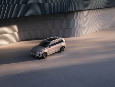 Volvo XC90 ปลั๊กอินไฮบริดโฉมใหม่ SUV ระดับพรีเมียม ที่ตอบโจทย์ทั้งพลังงานและดีไซน์