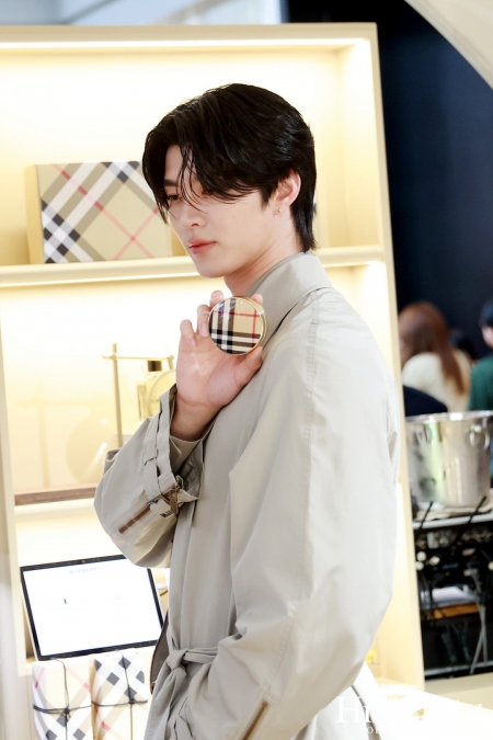 BURBERRY BEAUTY เปิดตัว Burberry Basecamp สโตร์แห่งใหม่ ณ เมกาบางนา 