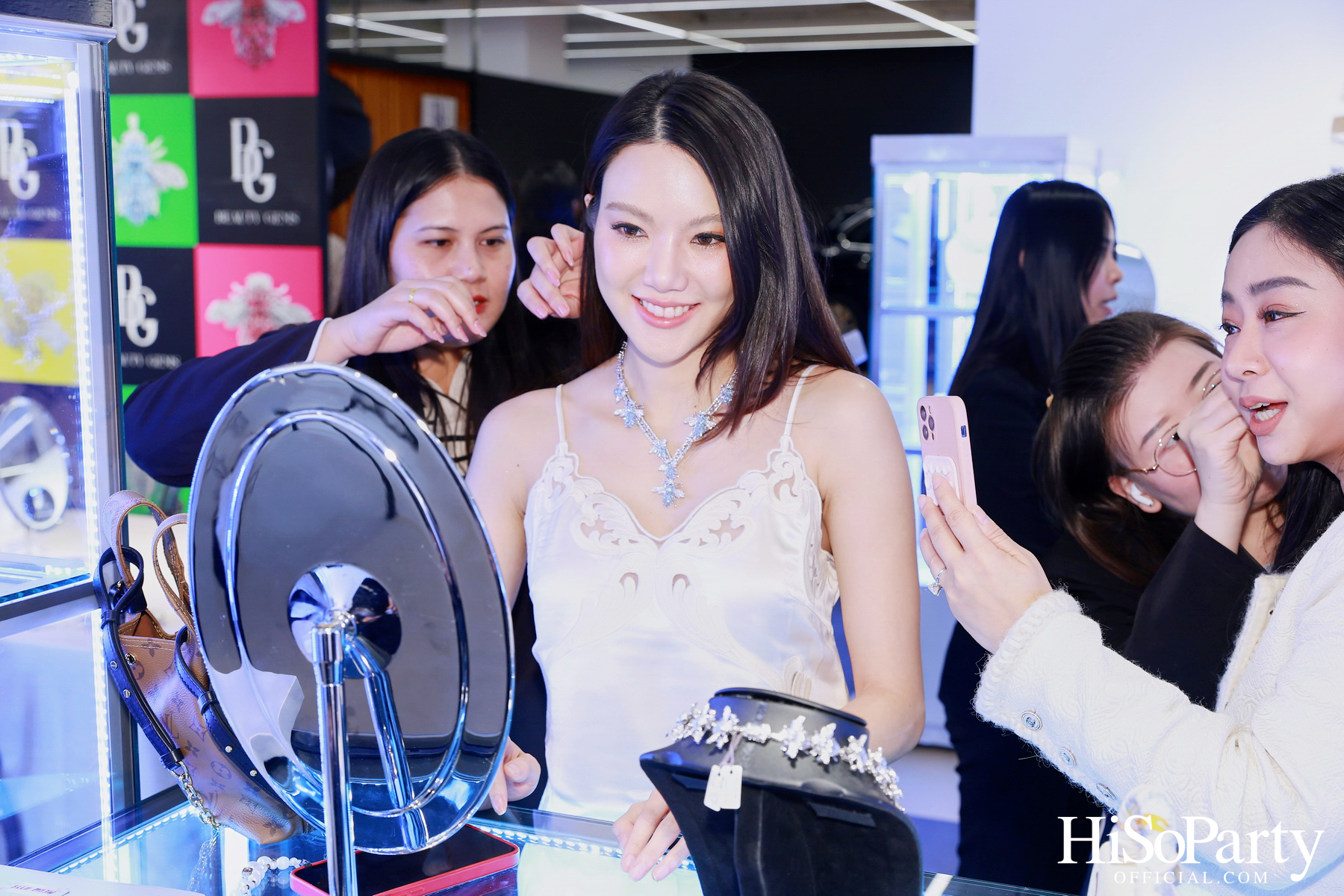 HiSoParty เชิญแขกคนพิเศษร่วมสัมผัส 'THE ULTIMATE LUXURY EXPERIENCE' โดย BEAUTY GEMS x BENTLEY BANGKOK