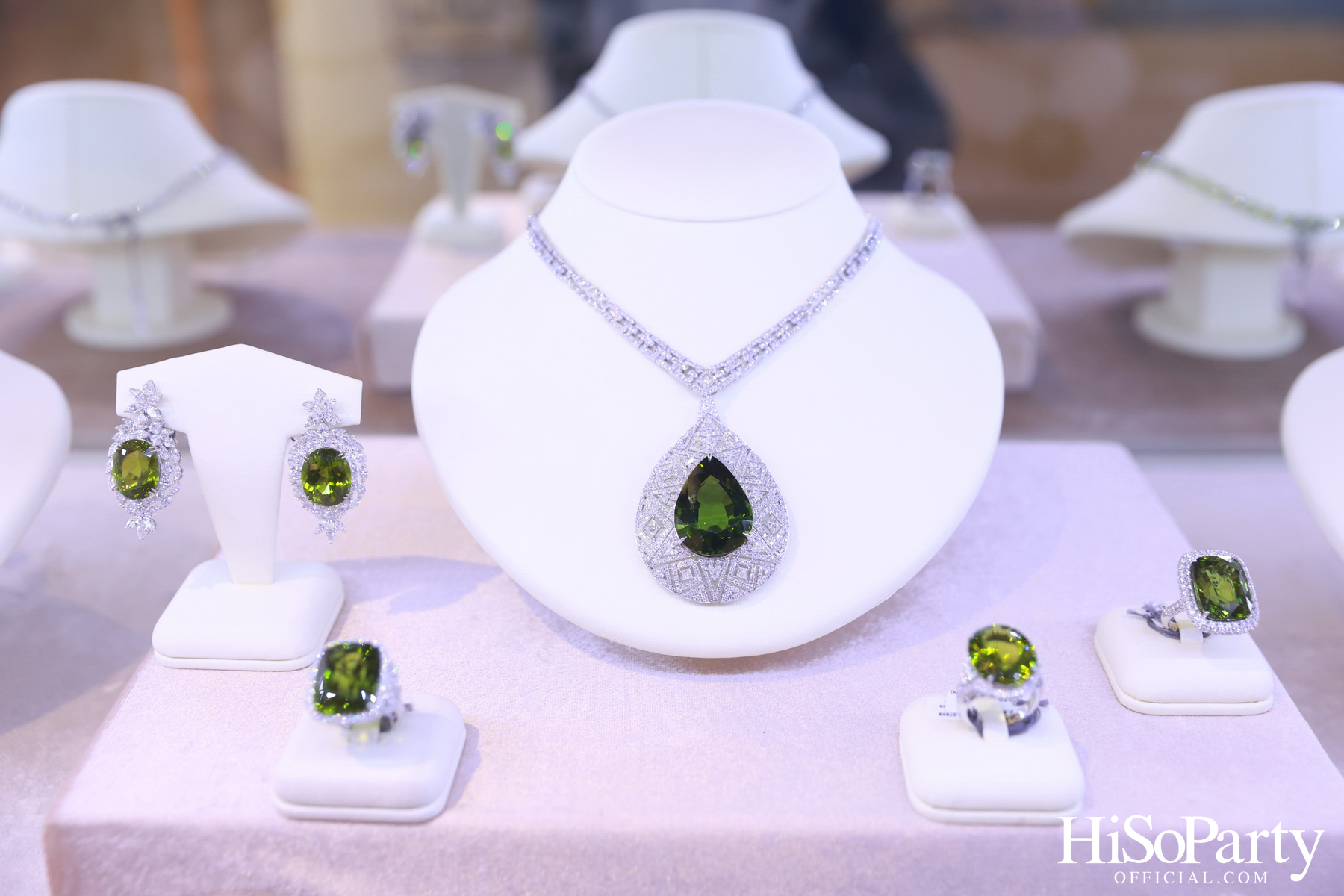 HiSoParty เชิญแขกคนพิเศษร่วมสัมผัส 'THE ULTIMATE LUXURY EXPERIENCE' โดย BEAUTY GEMS x BENTLEY BANGKOK