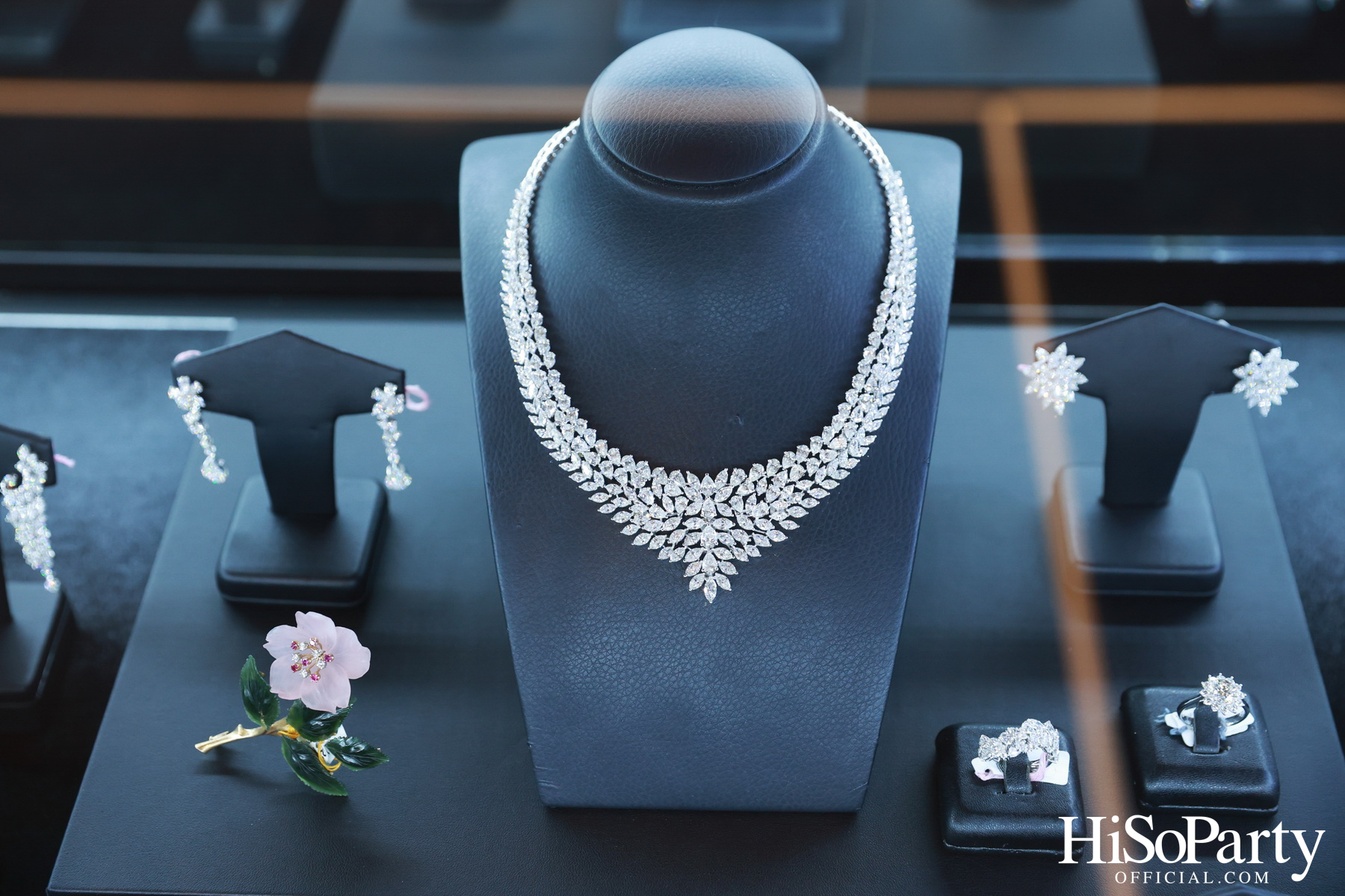 HiSoParty เชิญแขกคนพิเศษร่วมสัมผัส 'THE ULTIMATE LUXURY EXPERIENCE' โดย BEAUTY GEMS x BENTLEY BANGKOK